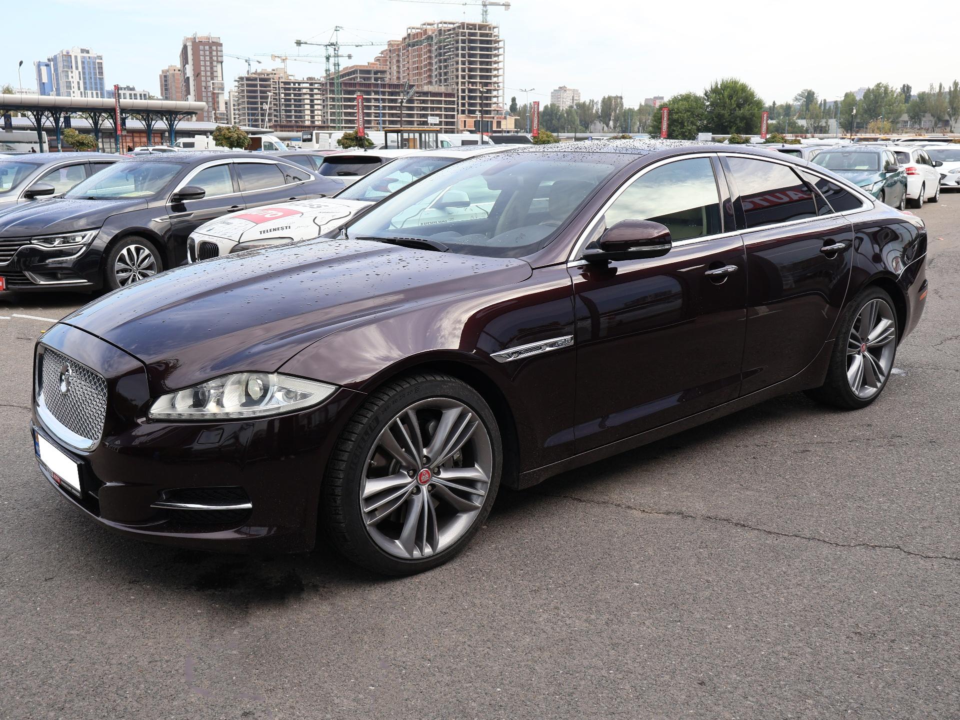 Jaguar XJ