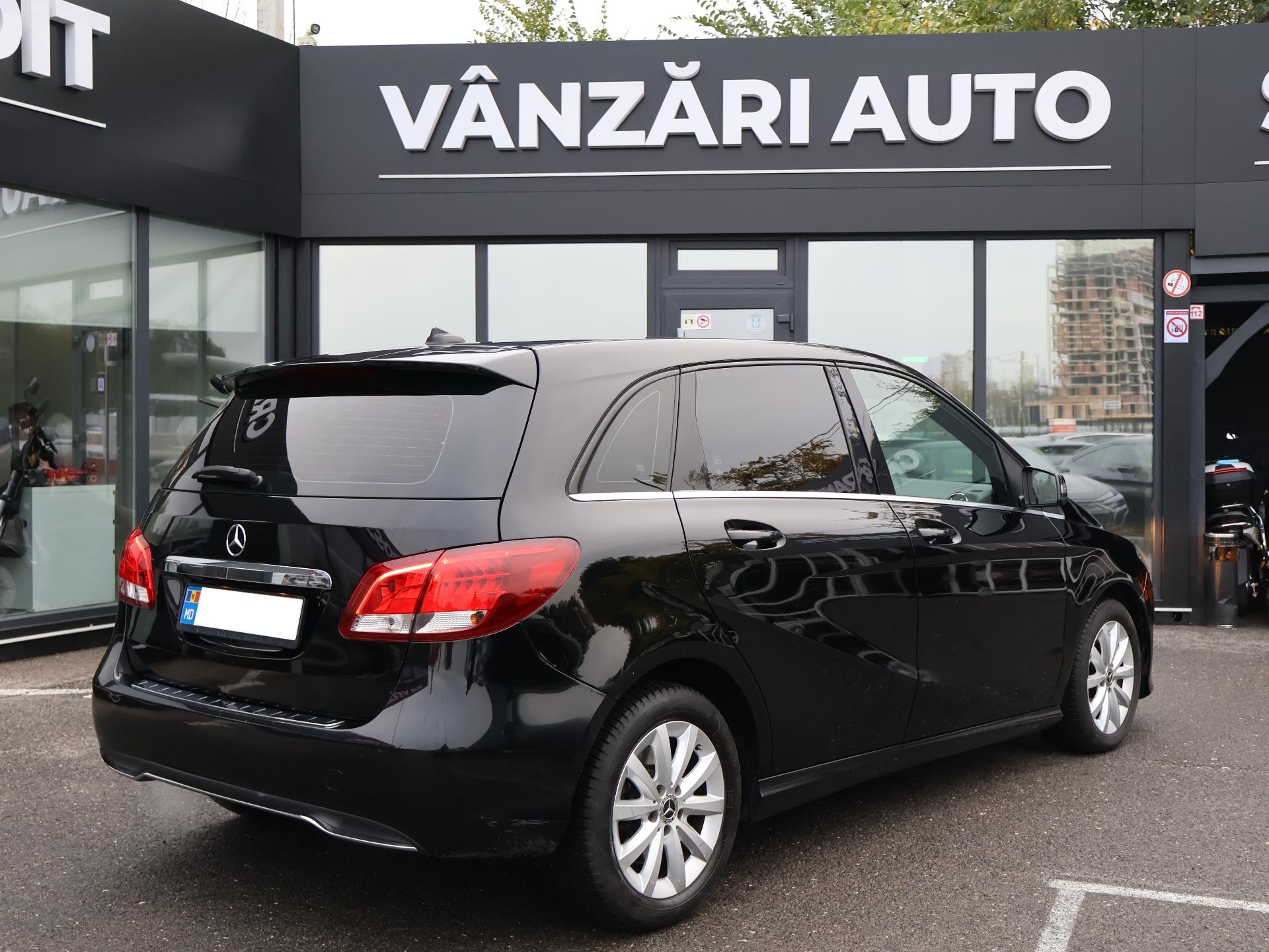 Mercedes-Benz B 180