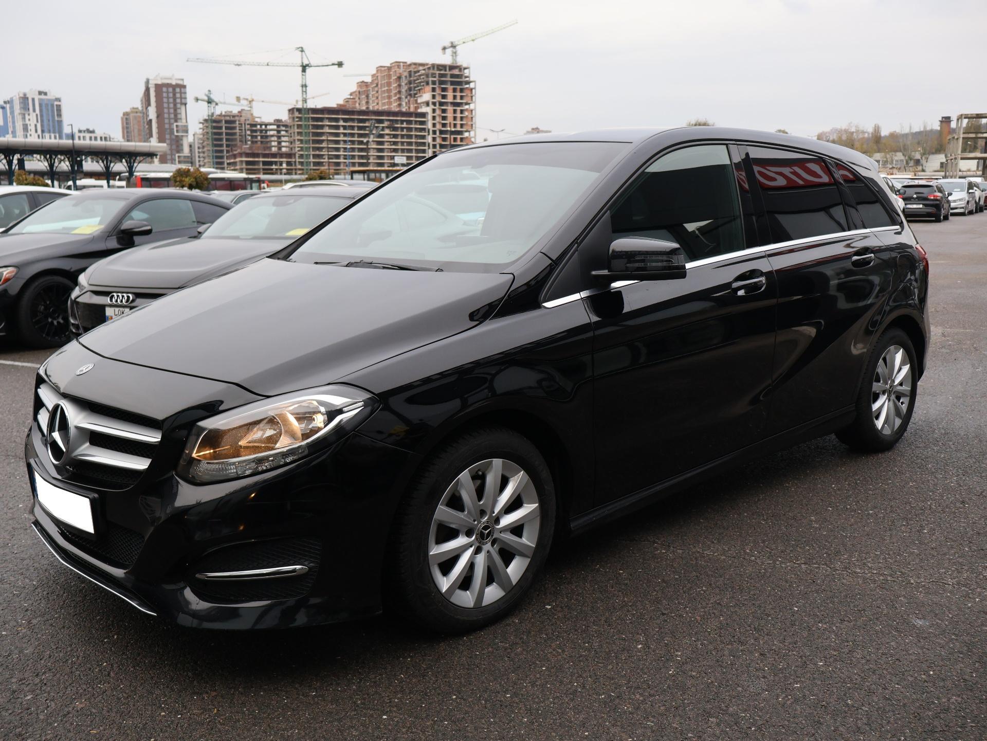 Mercedes-Benz B 180