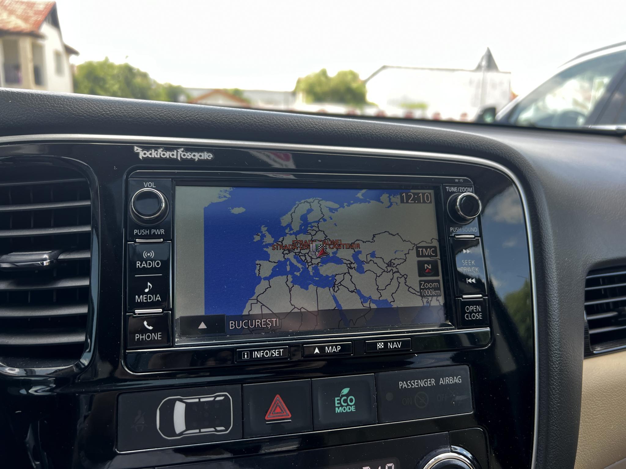 Mitsubishi-Outlander