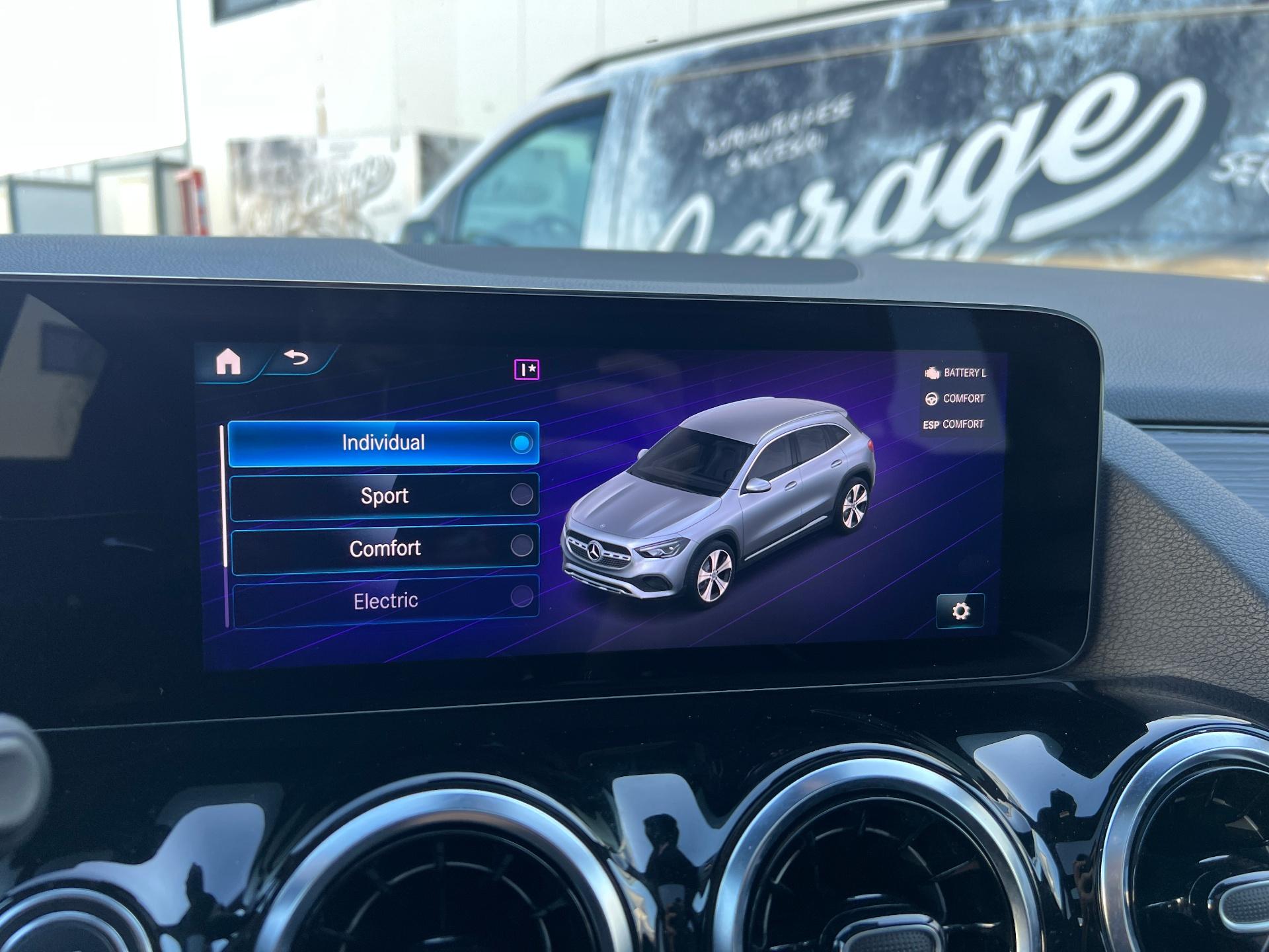 Mercedes-Benz-GLA