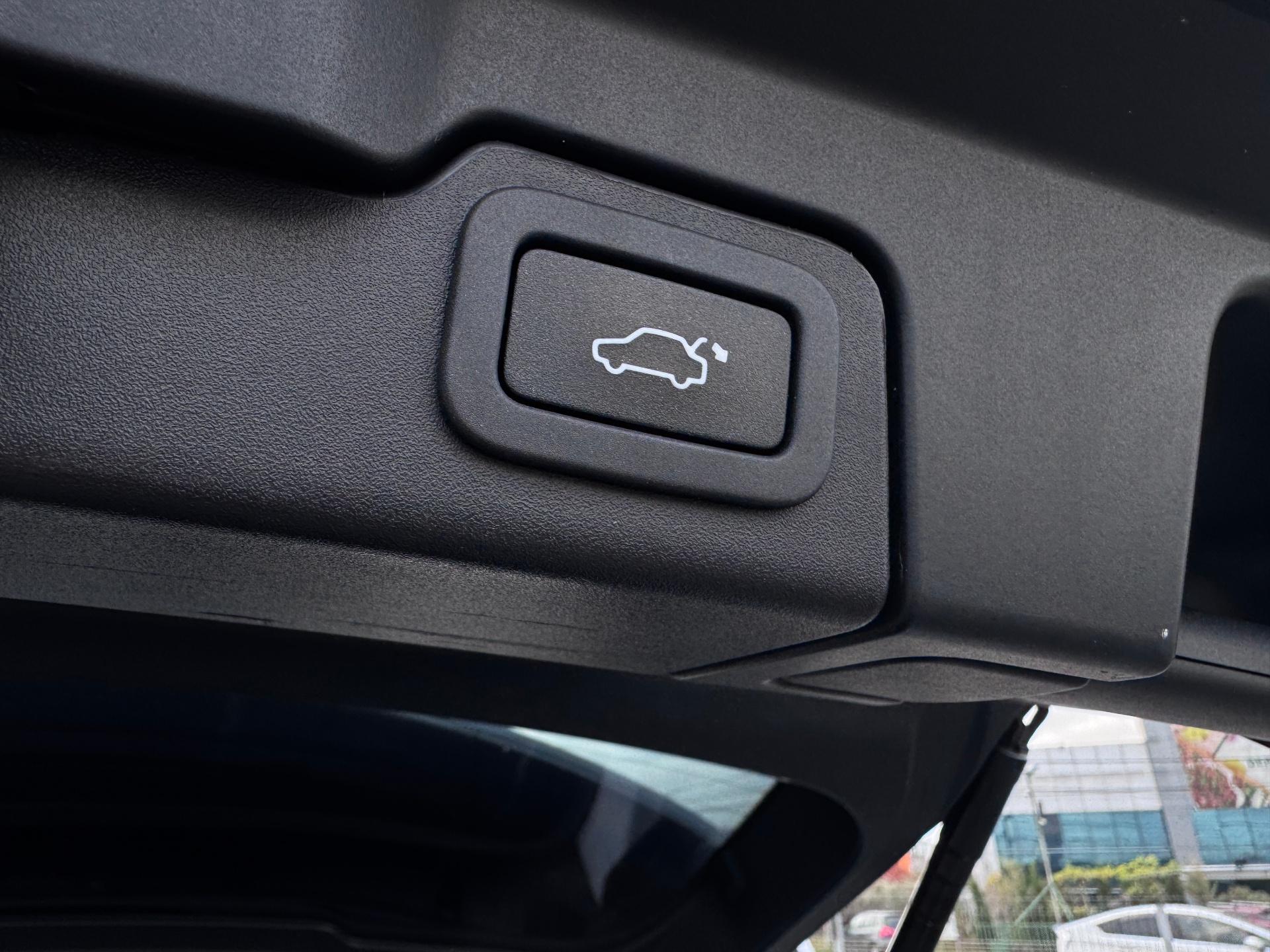 Land Rover-Range Rover Evoque