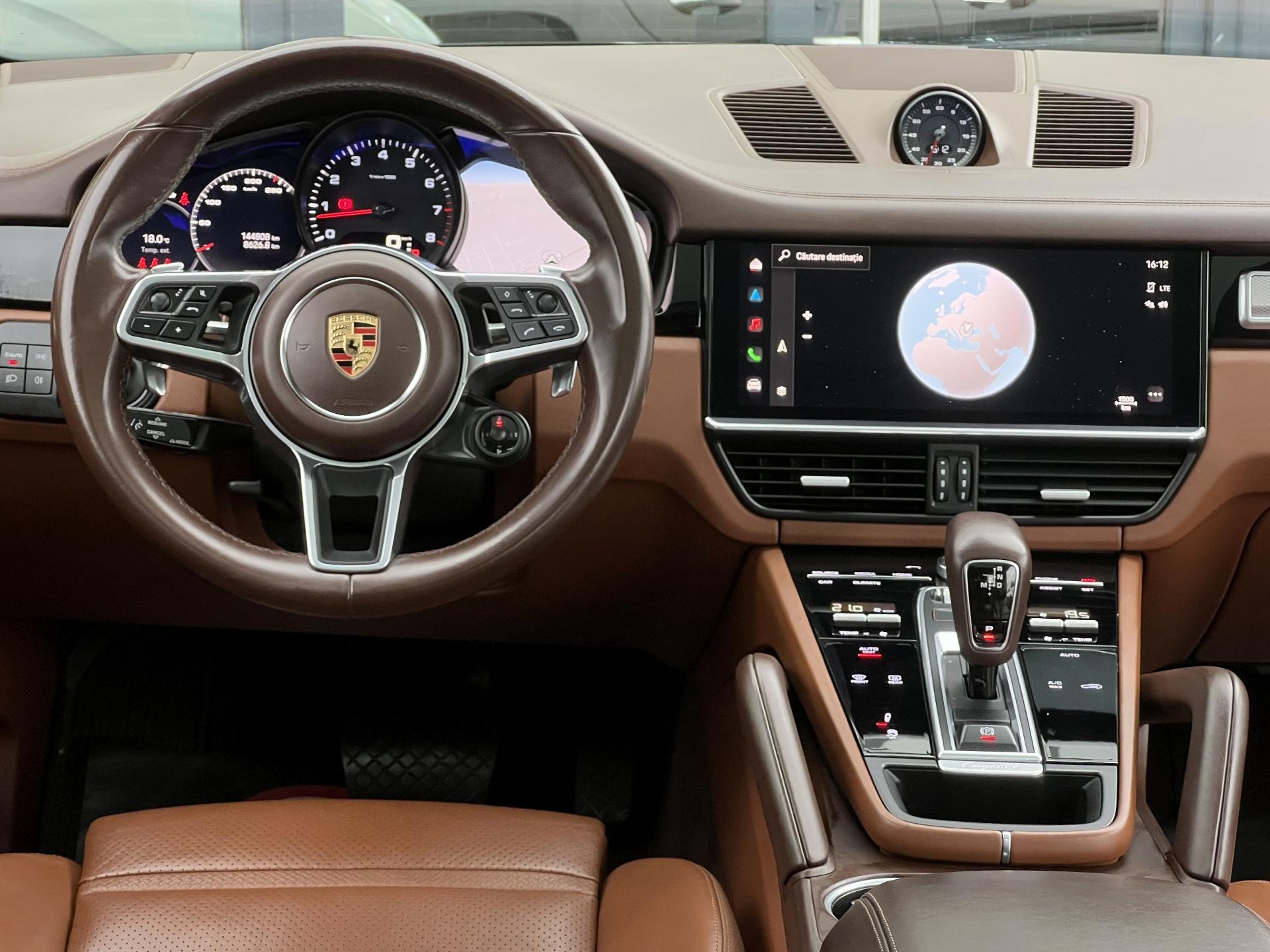 Porsche-Cayenne