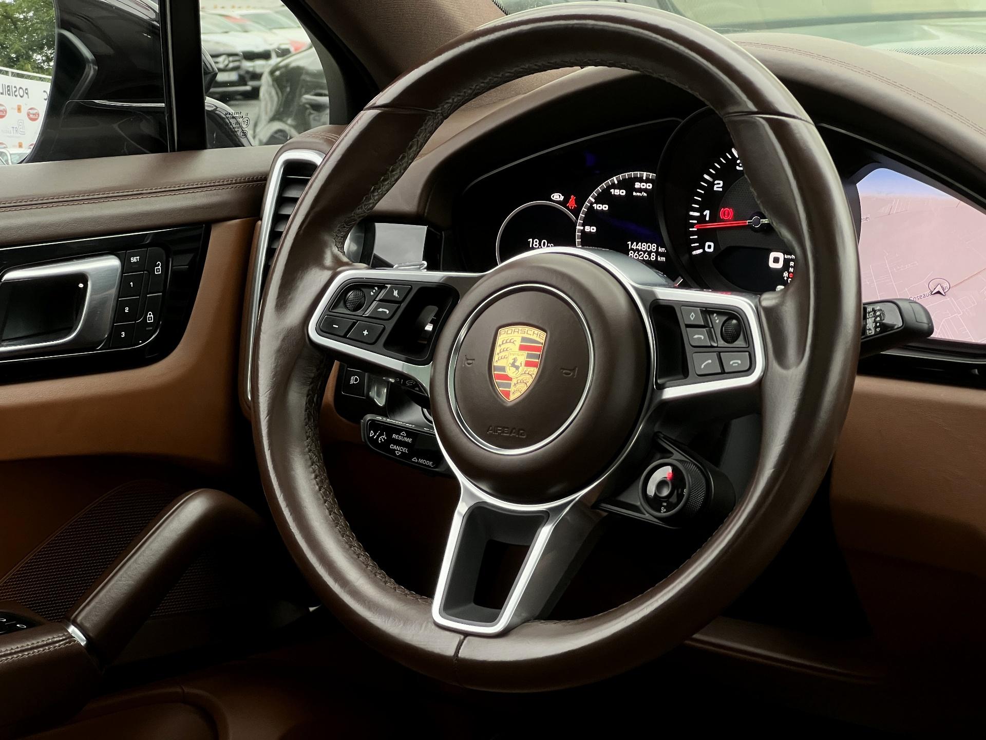 Porsche-Cayenne