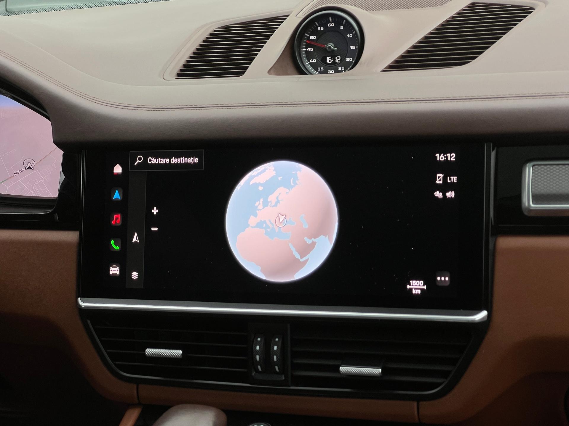Porsche-Cayenne