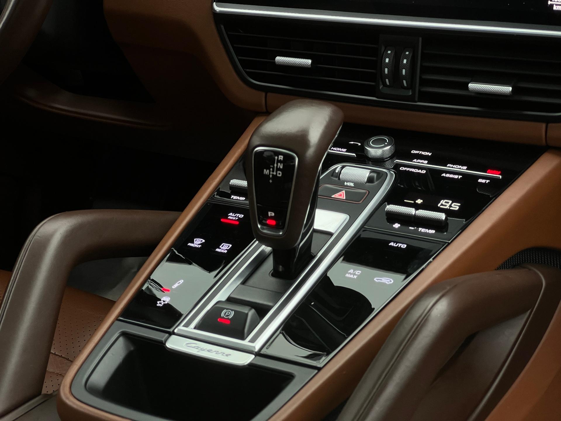 Porsche-Cayenne