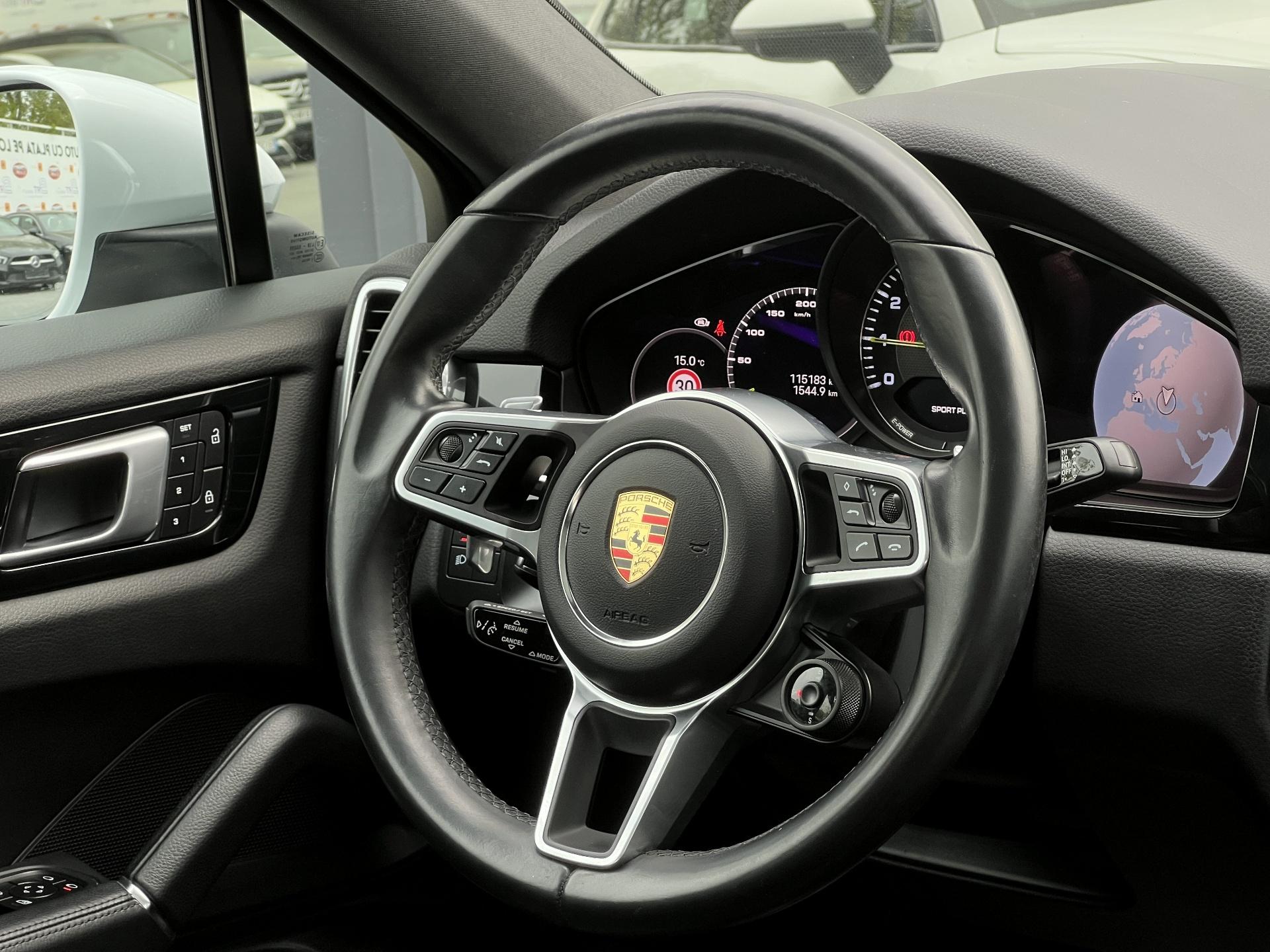 Porsche-Cayenne