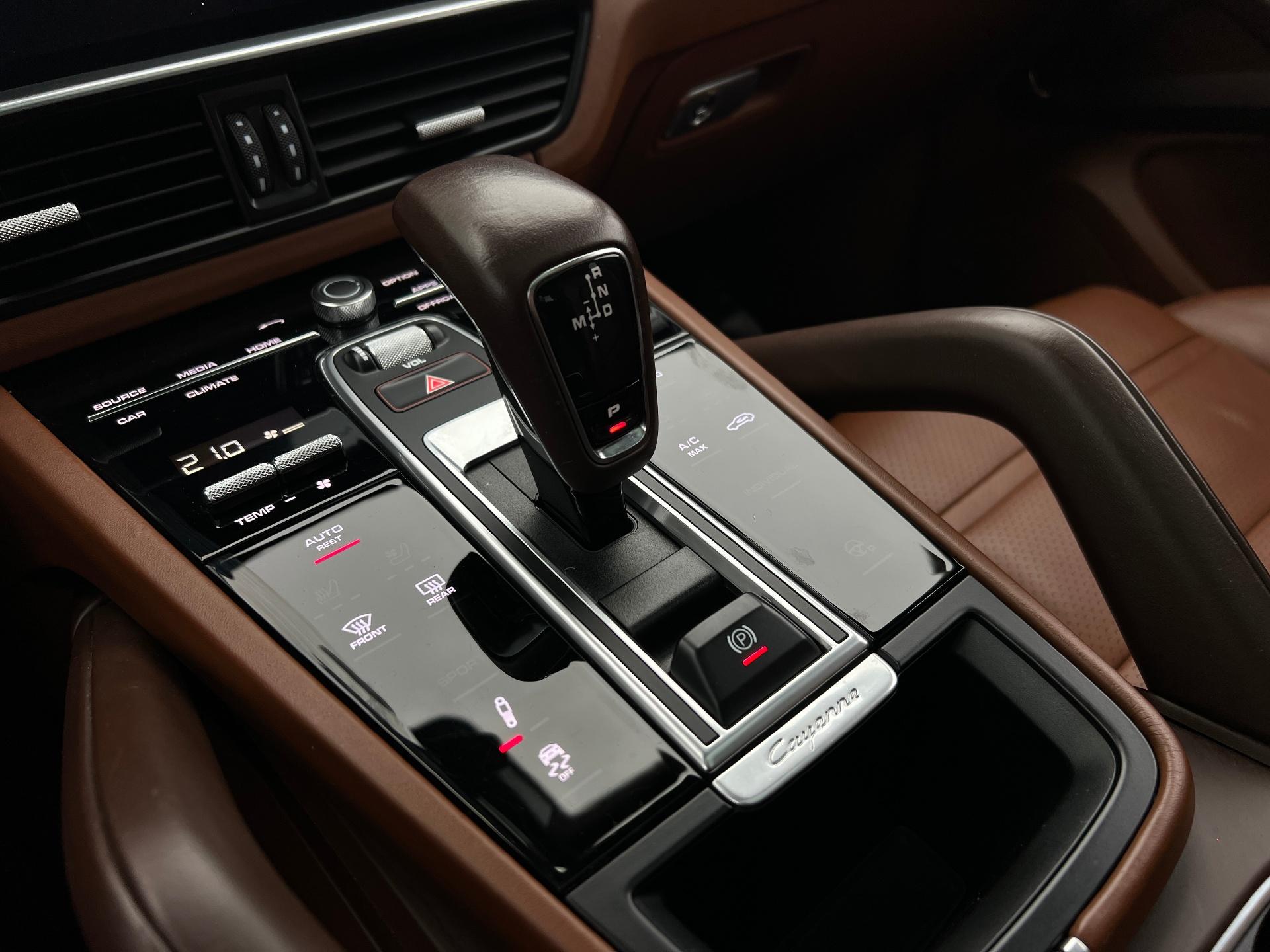 Porsche-Cayenne