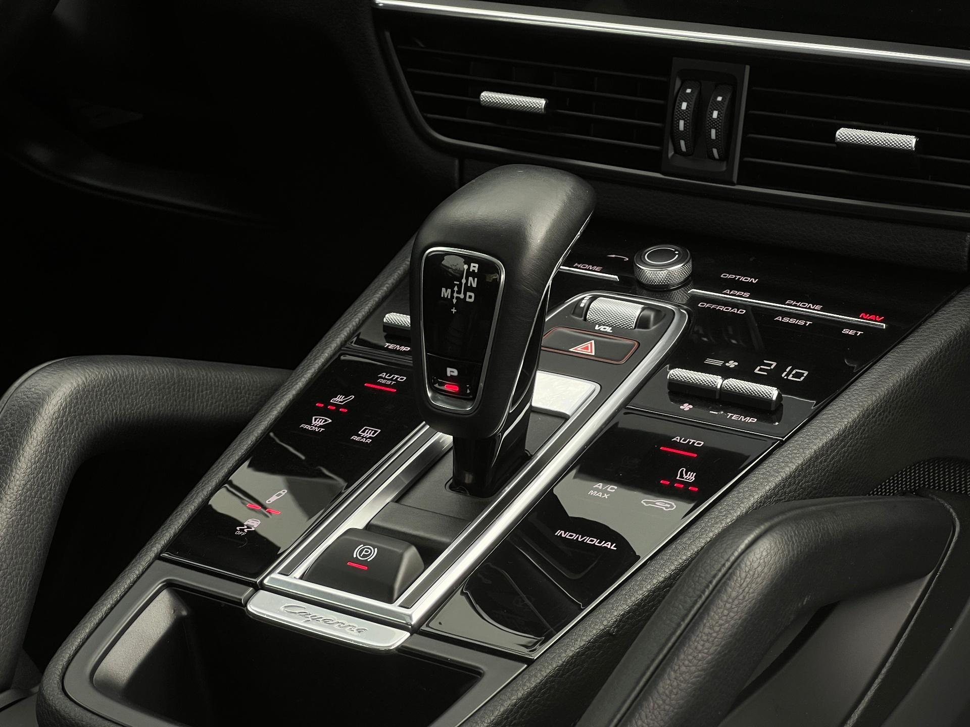 Porsche-Cayenne