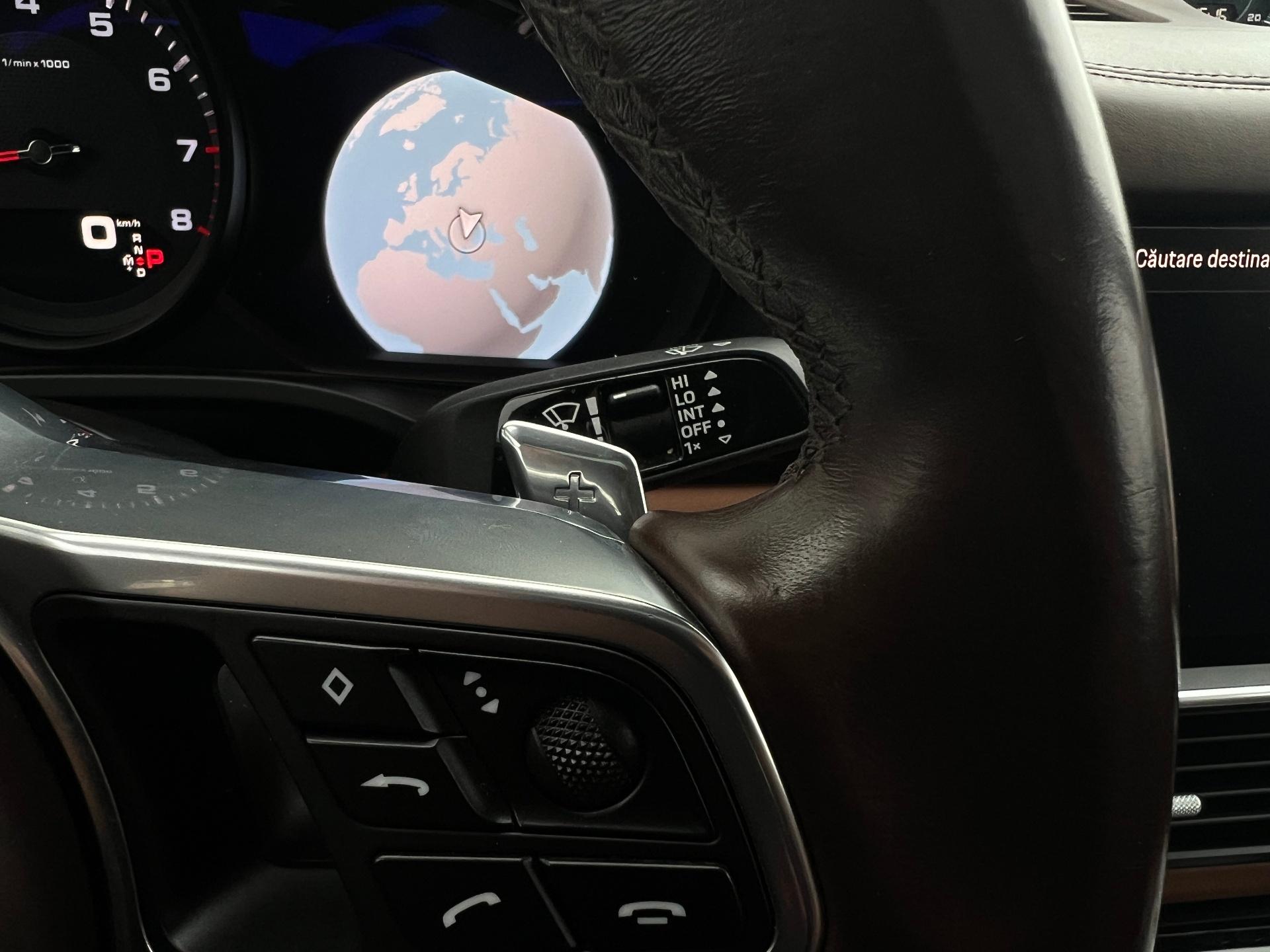 Porsche-Cayenne