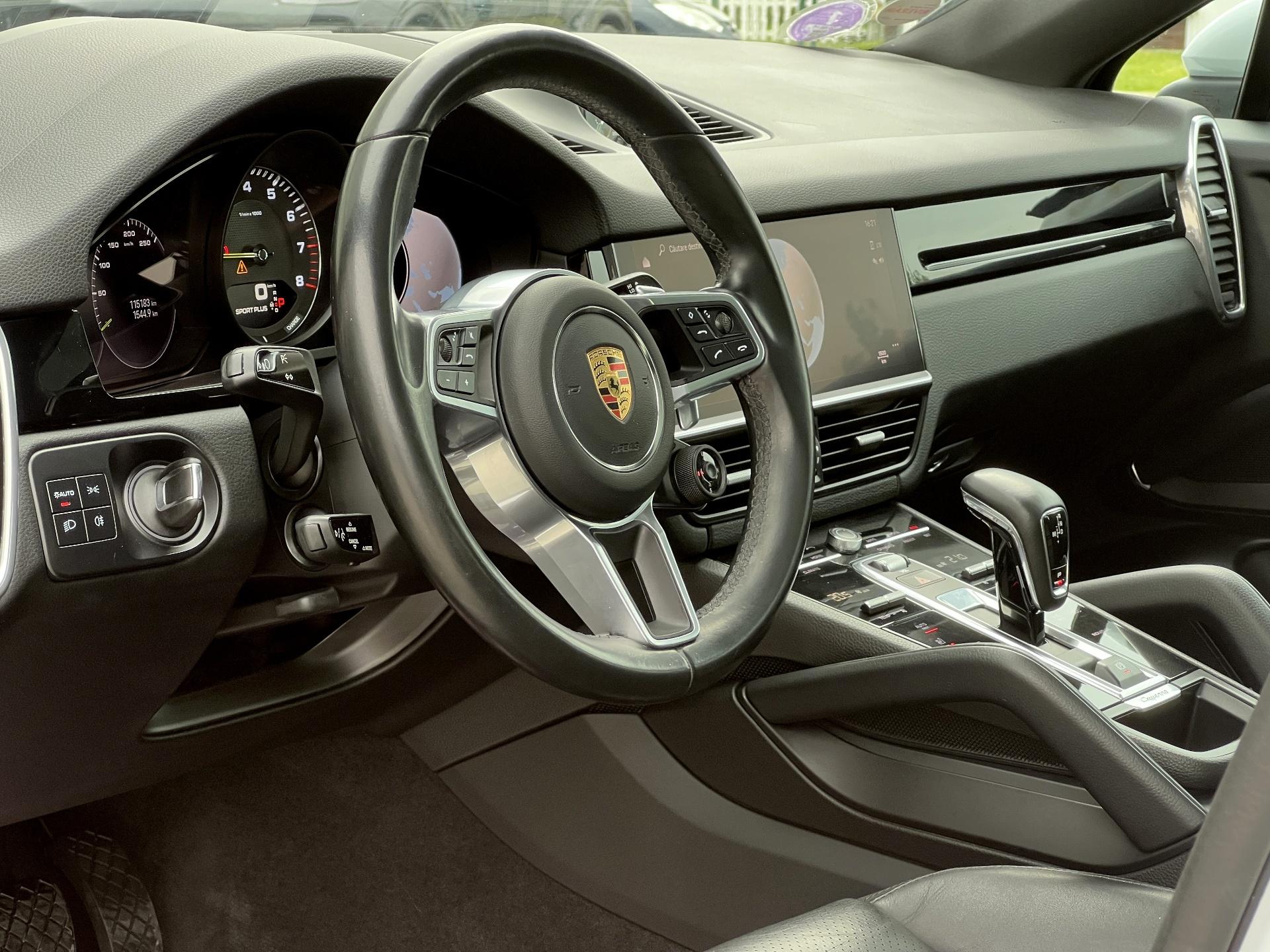 Porsche-Cayenne