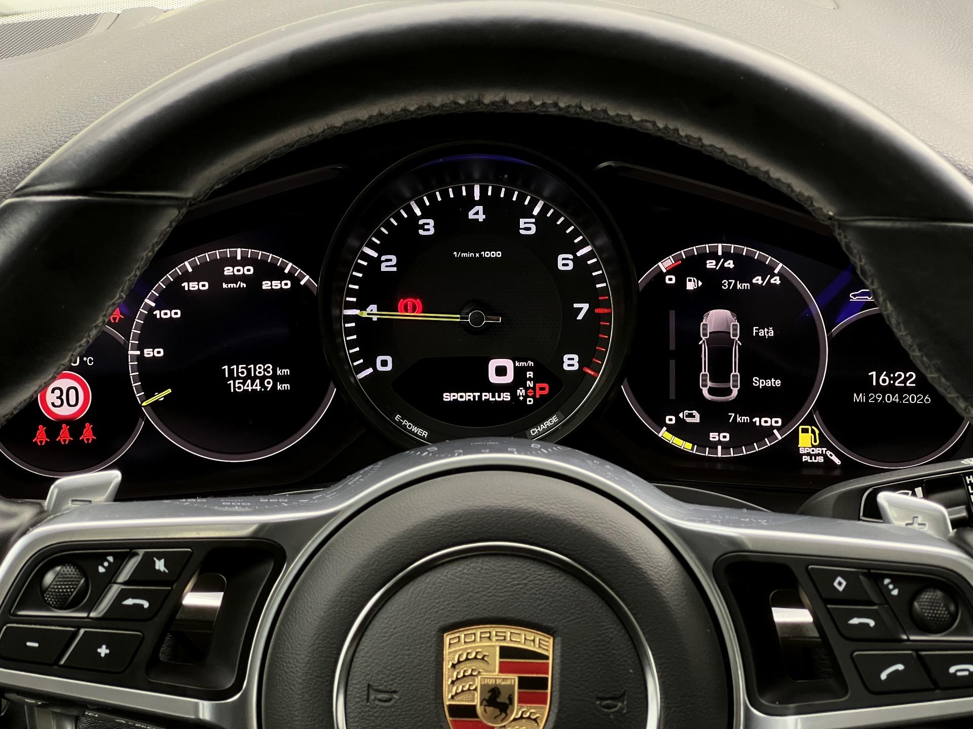 Porsche-Cayenne
