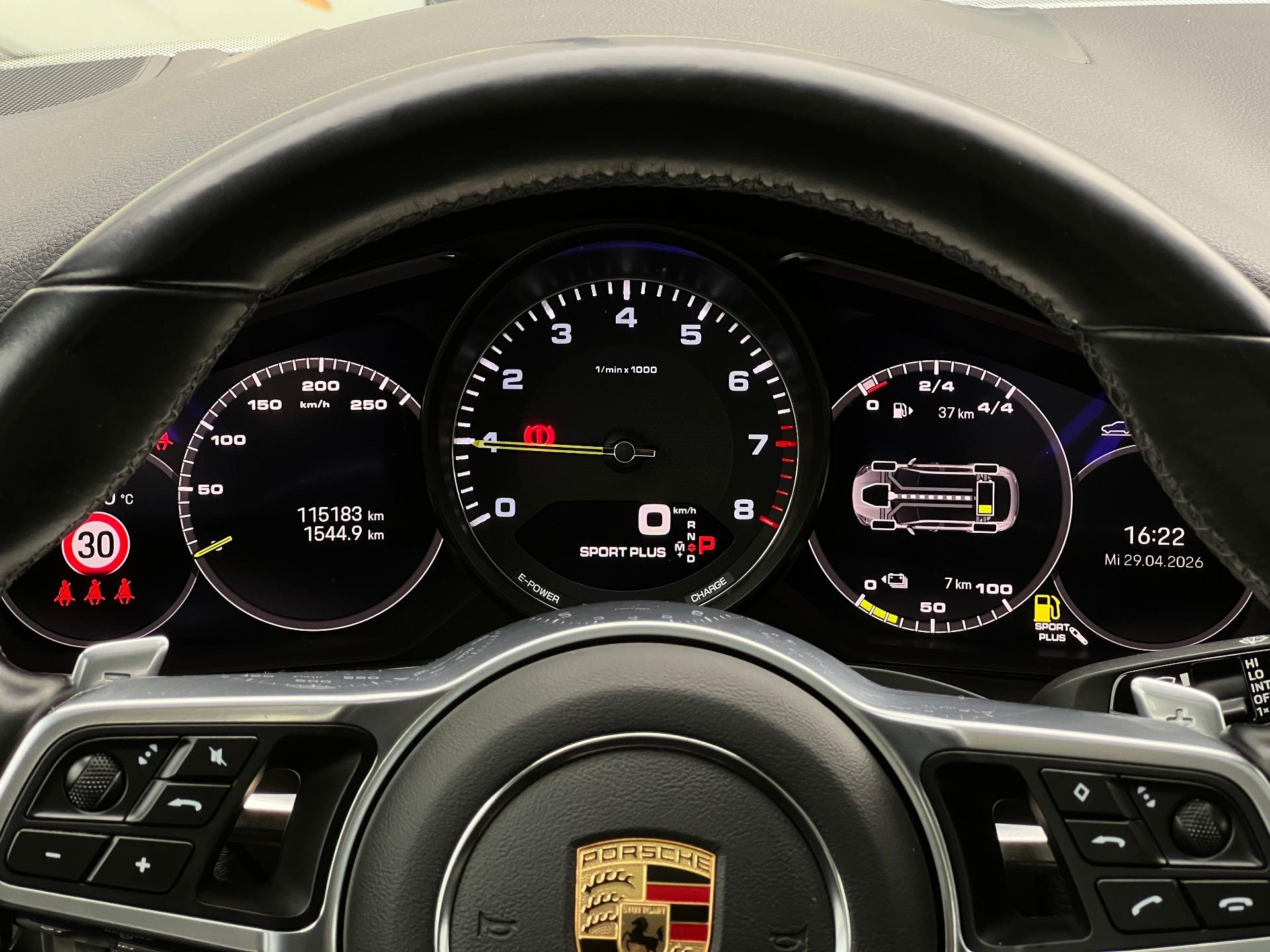 Porsche-Cayenne