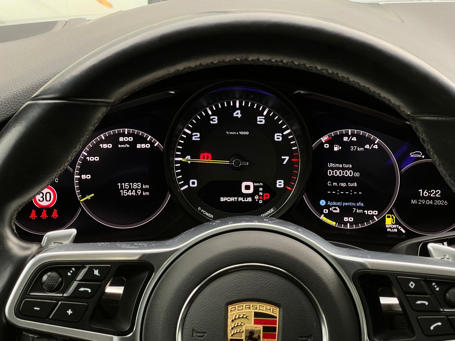 Porsche-Cayenne