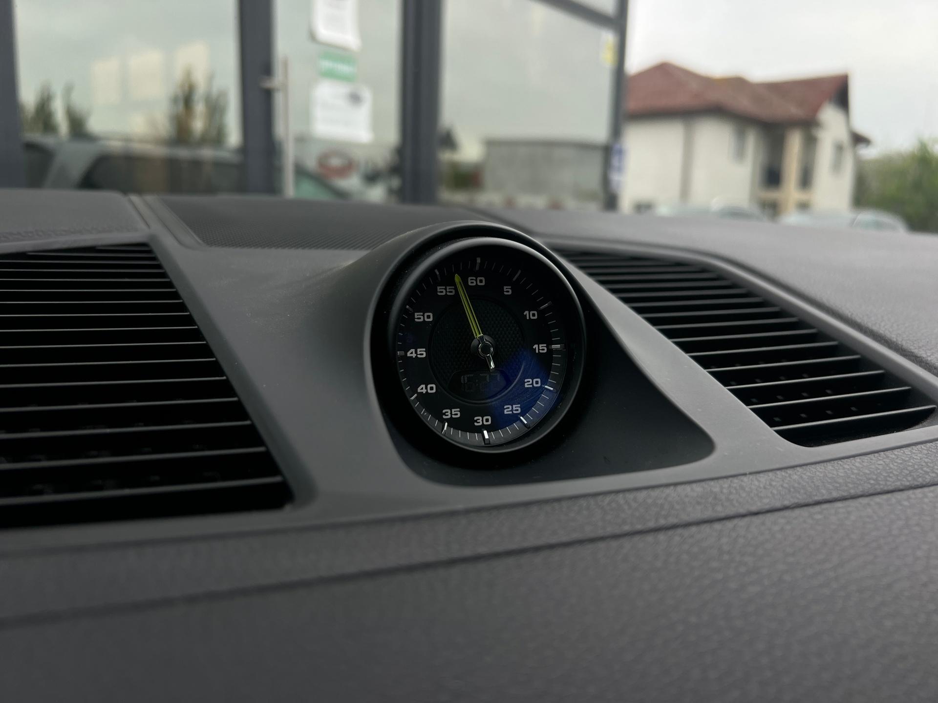 Porsche-Cayenne