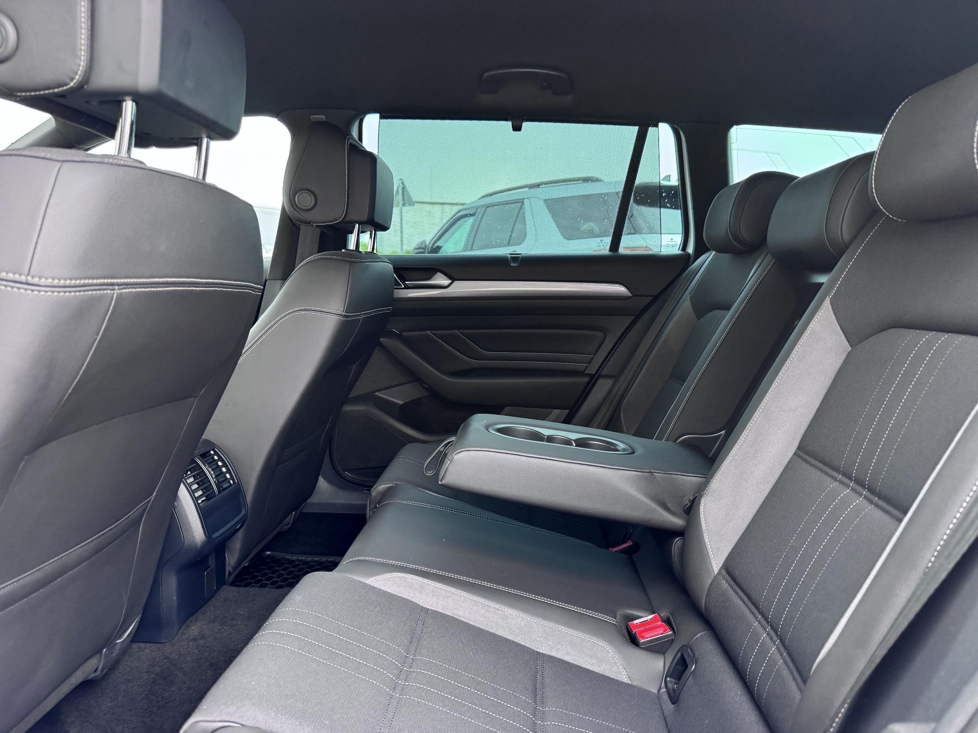 Volkswagen-Passat Alltrack