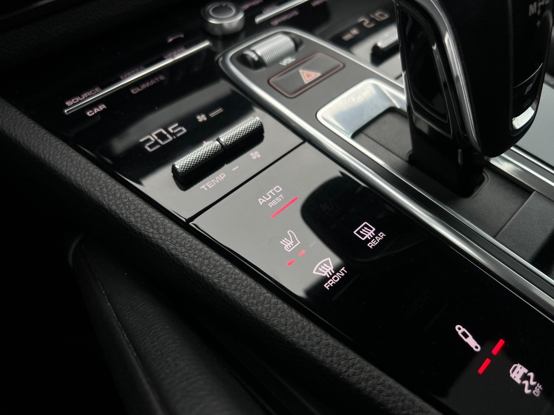 Porsche-Cayenne