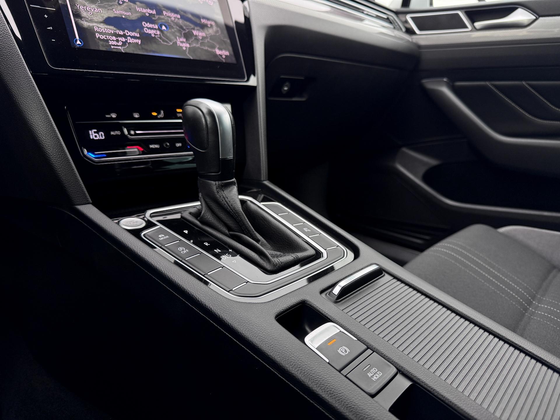 Volkswagen-Passat Alltrack