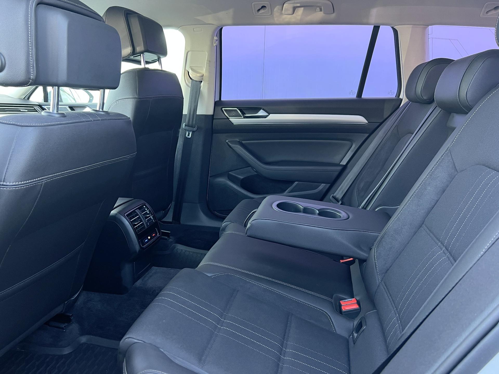 Volkswagen-Passat Alltrack