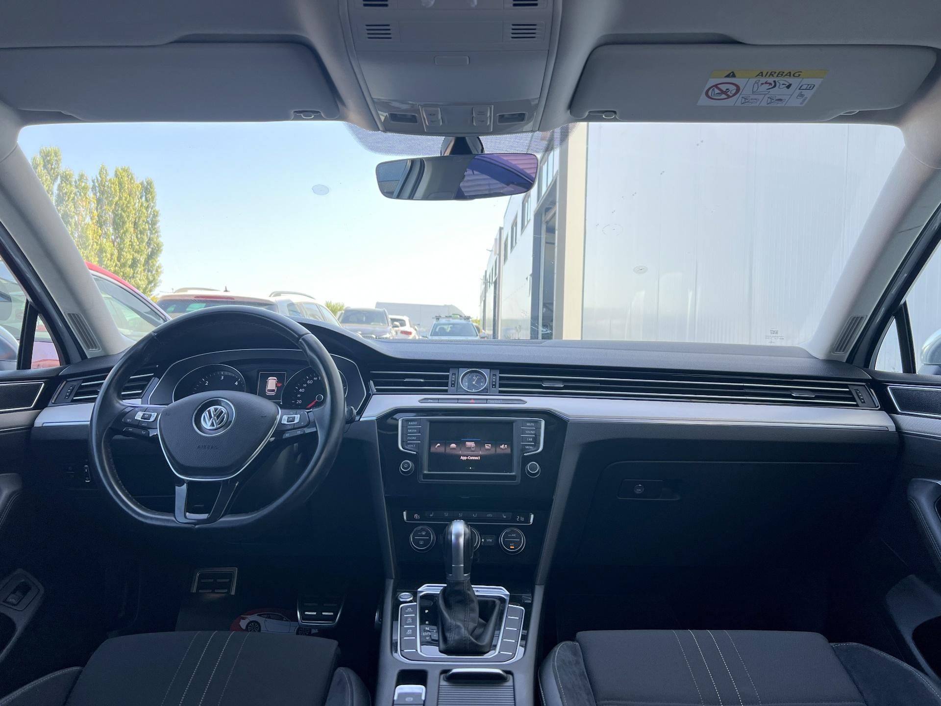 Volkswagen-Passat Alltrack