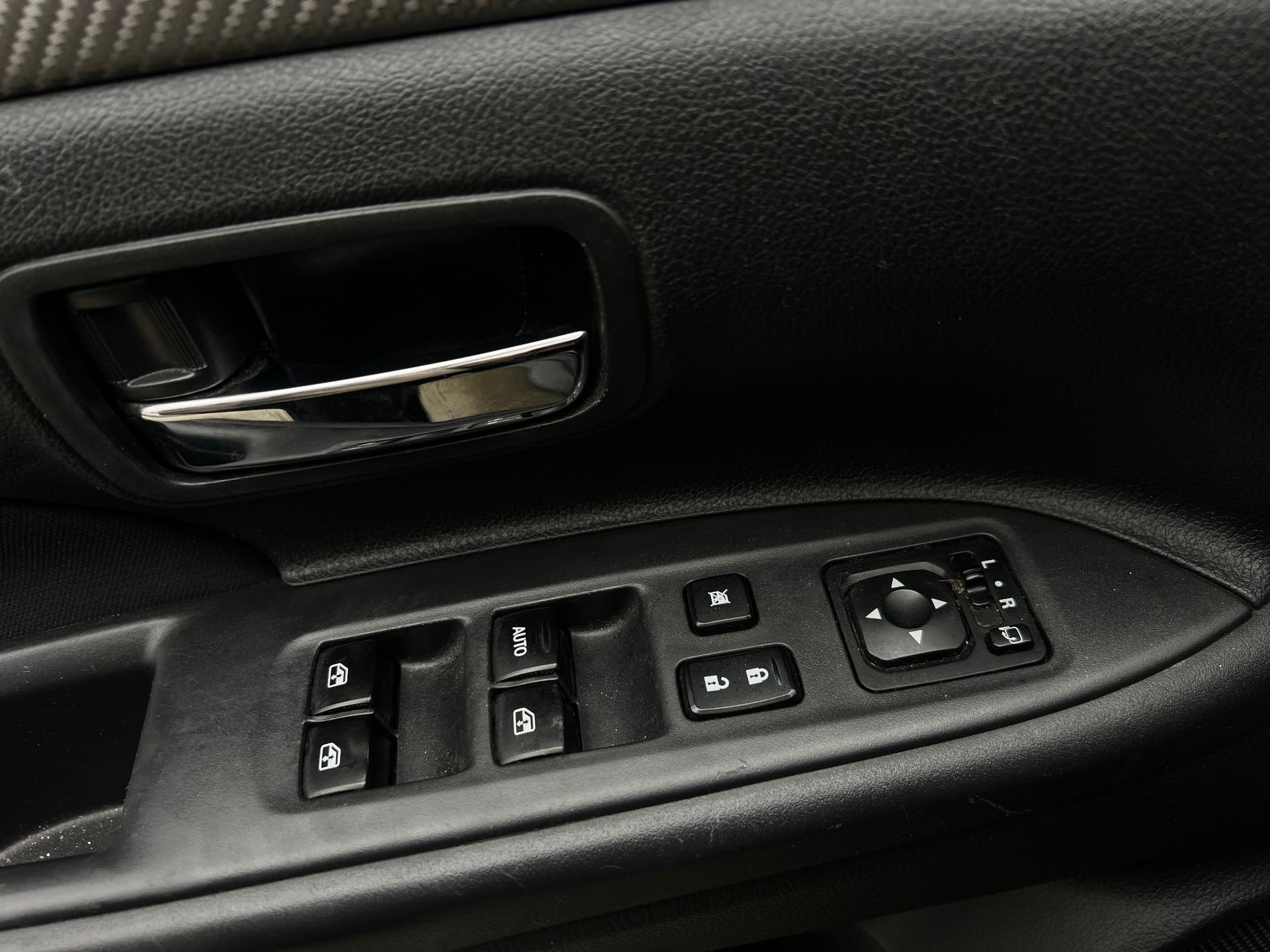Mitsubishi-Outlander