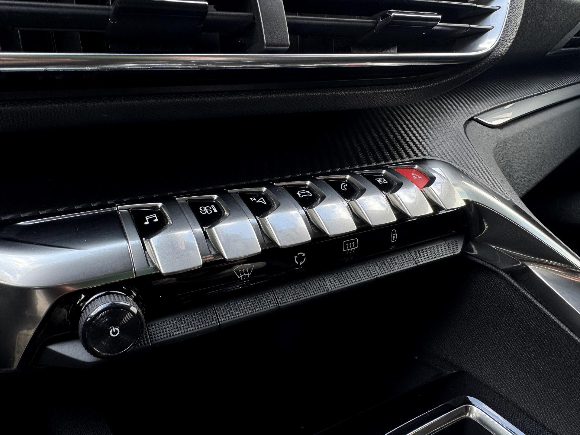 Peugeot-5008