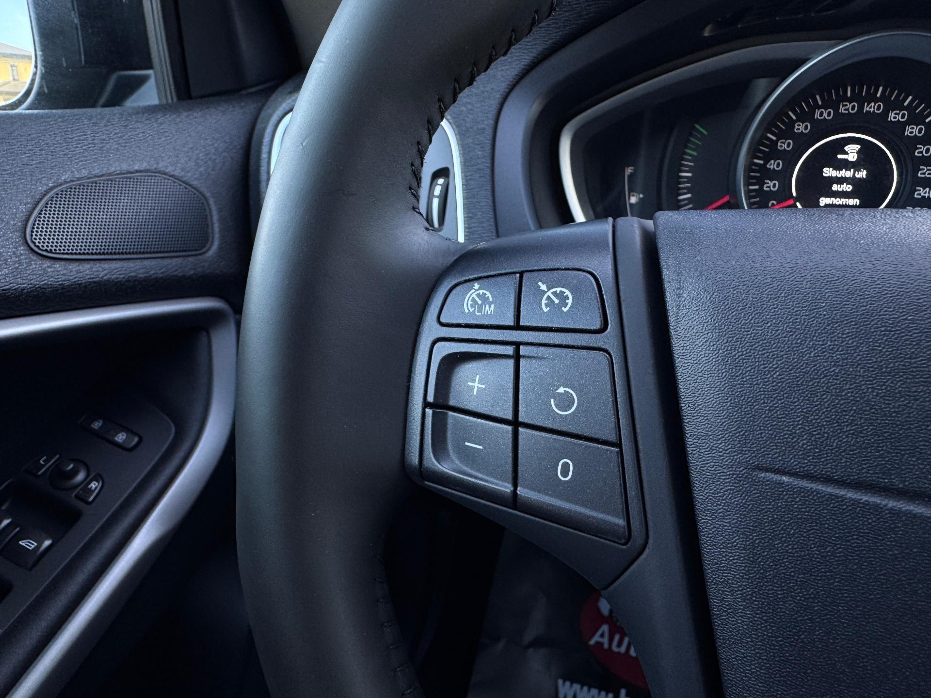 Volvo-V40