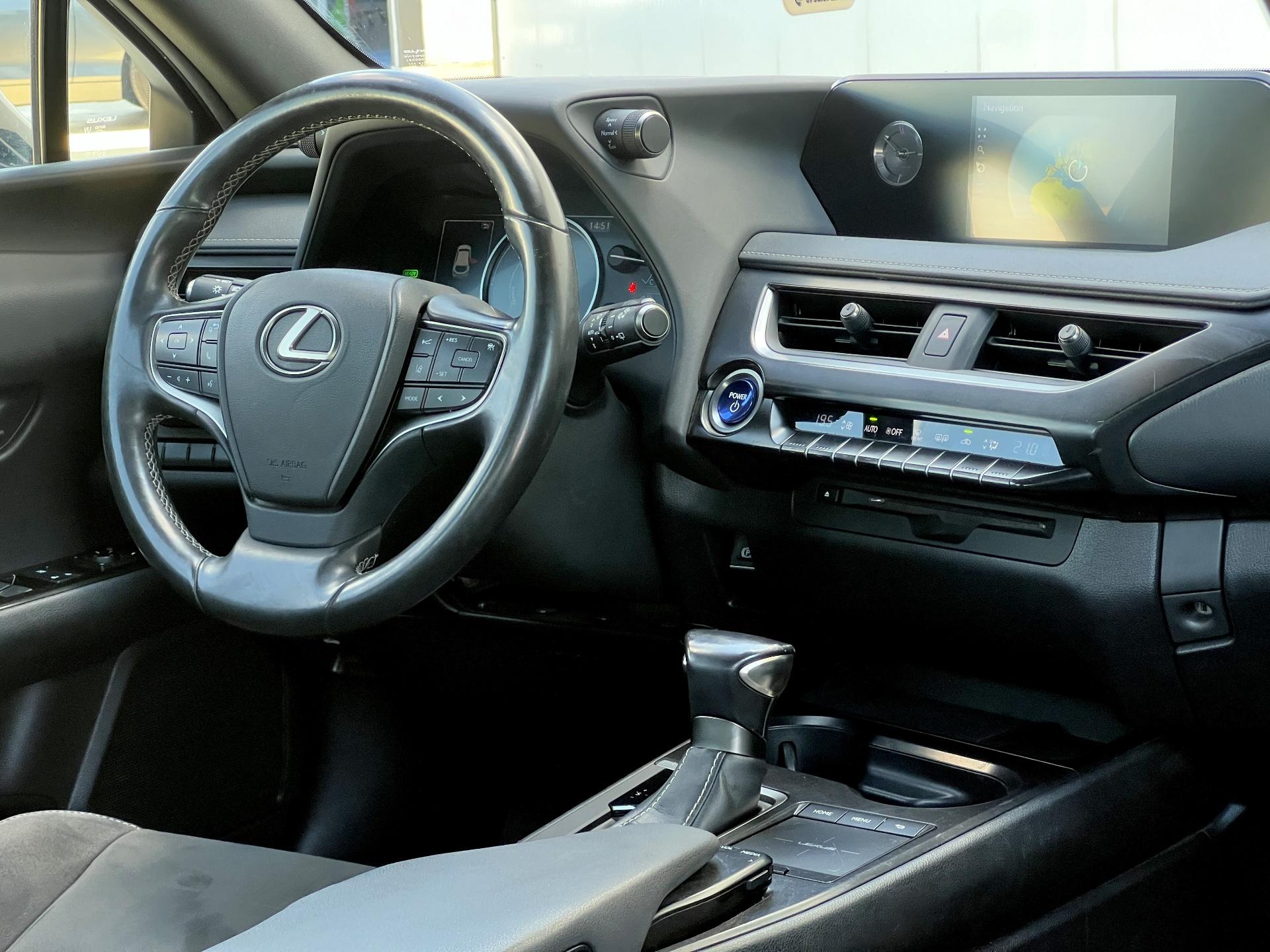 Lexus UX