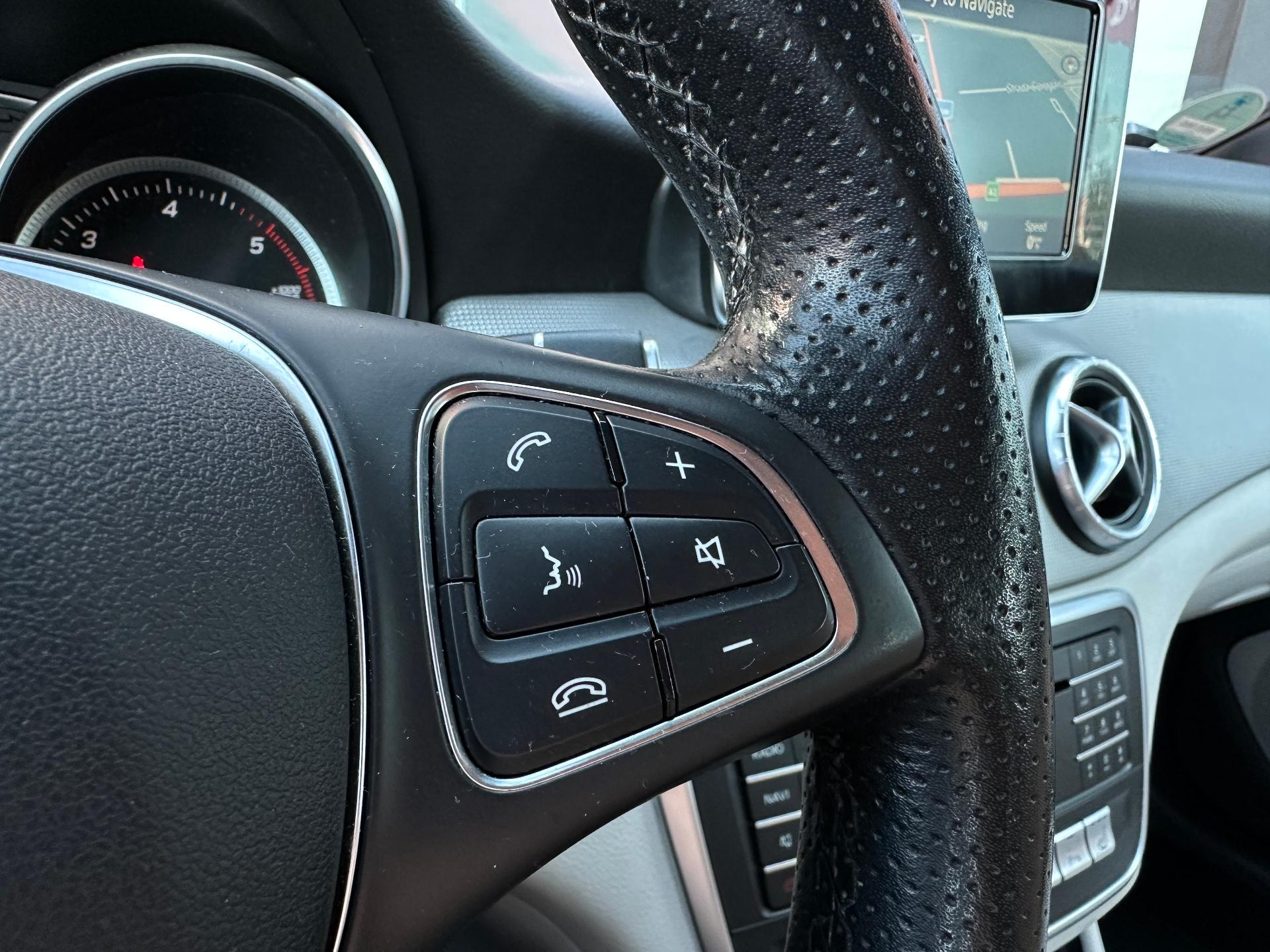 Mercedes-Benz-CLA 220