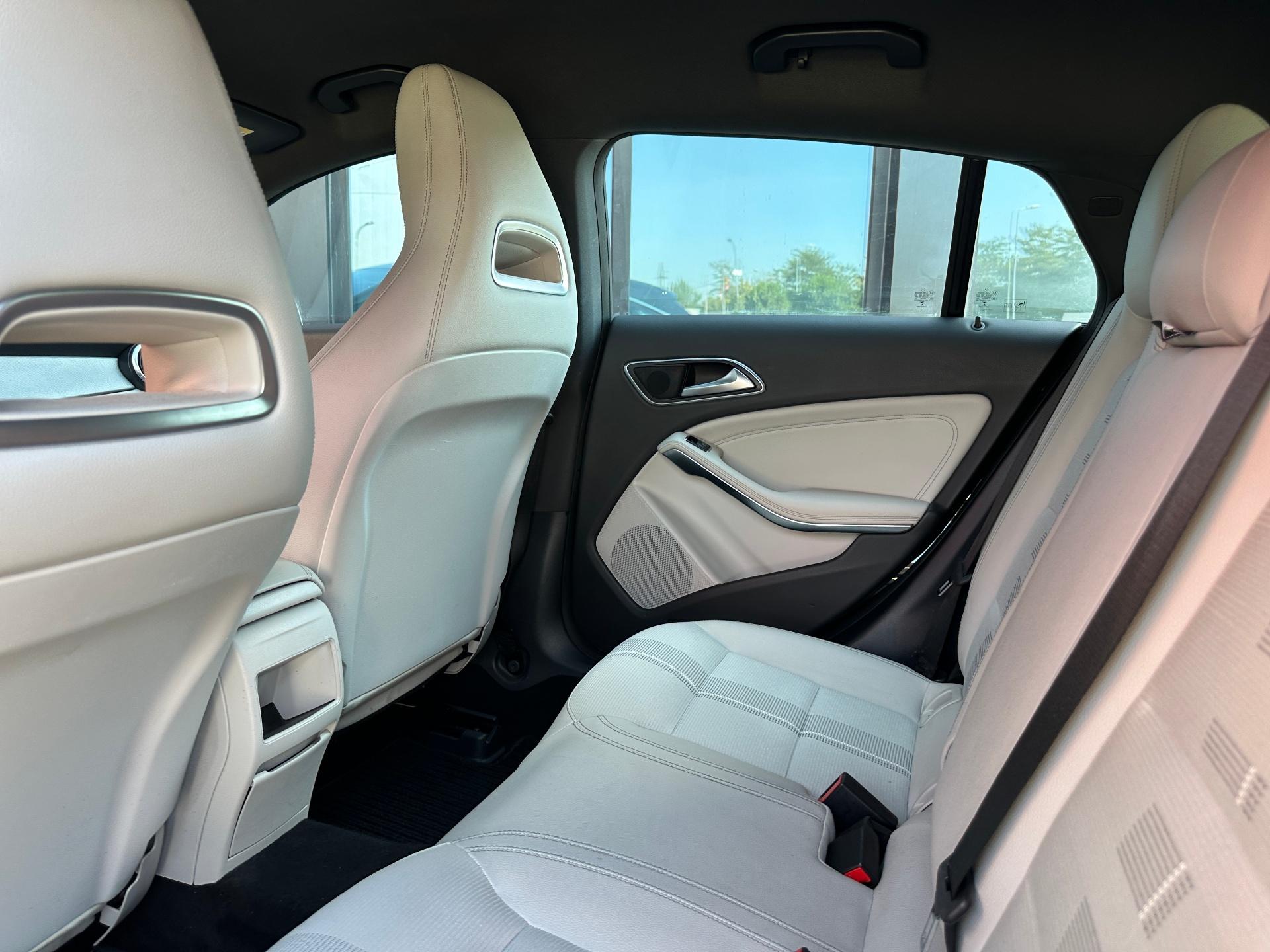 Mercedes-Benz-CLA 220