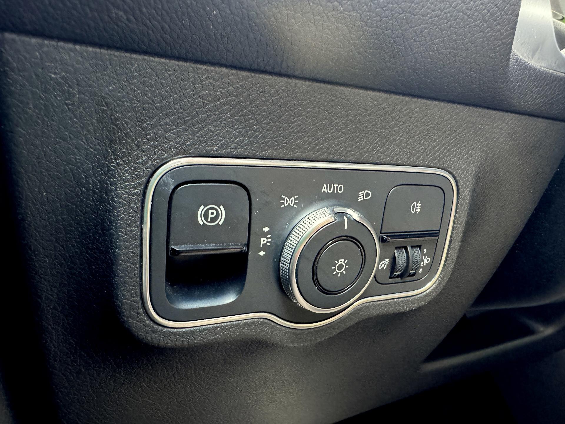 Mercedes-Benz-GLB