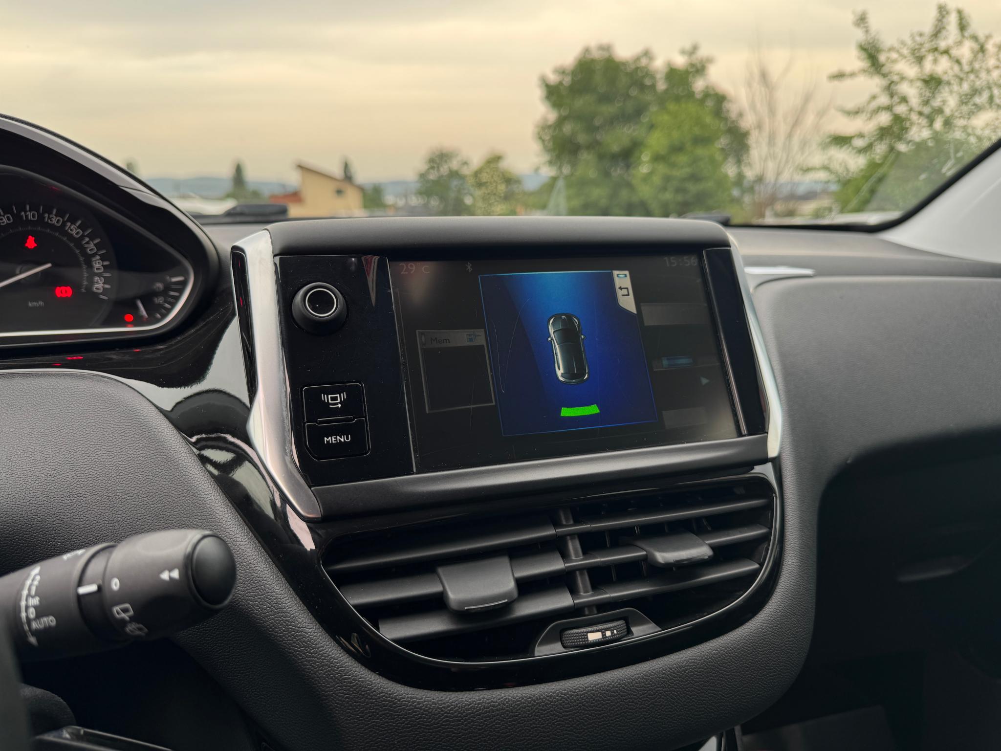 Peugeot-208