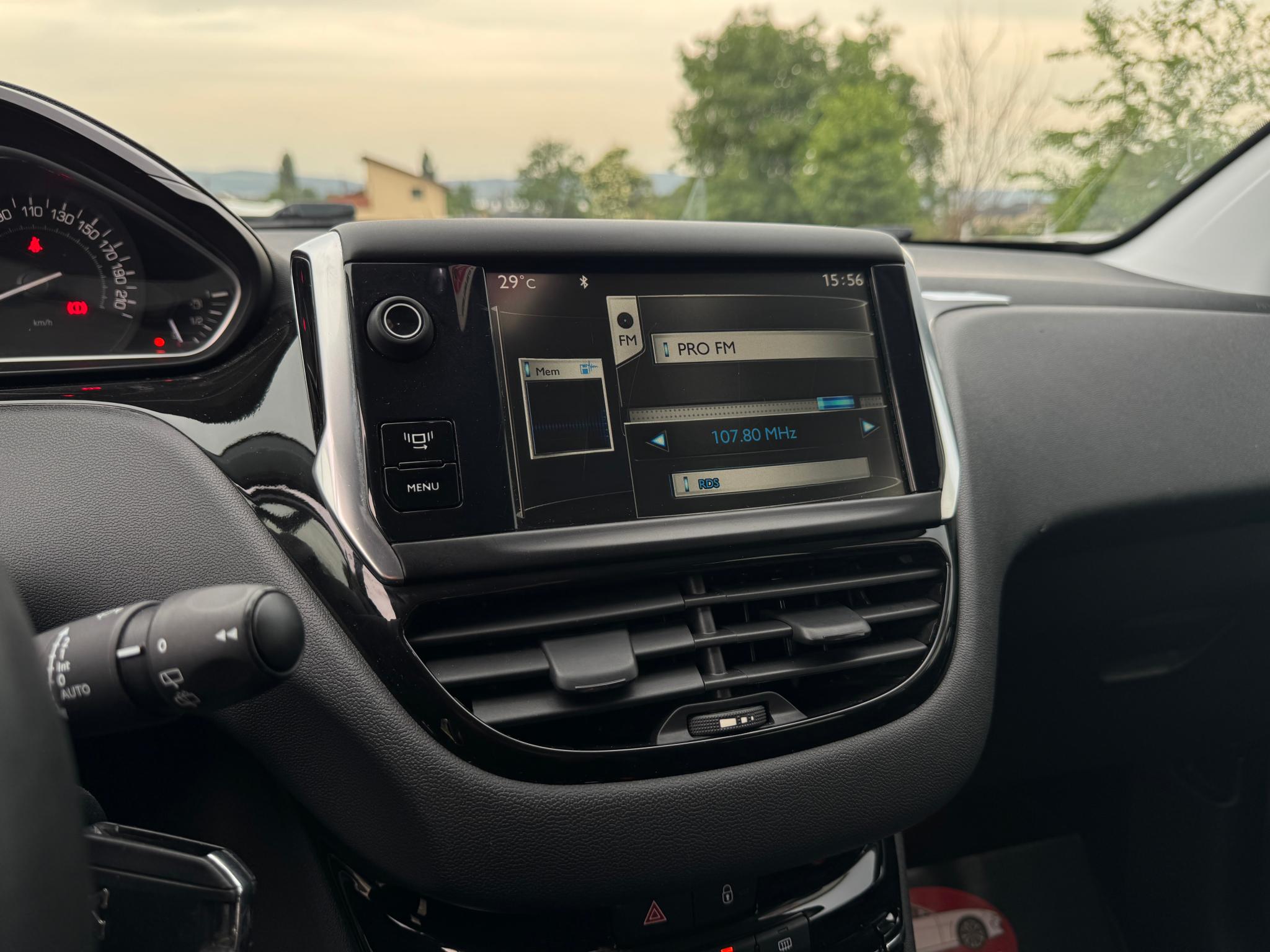 Peugeot-208