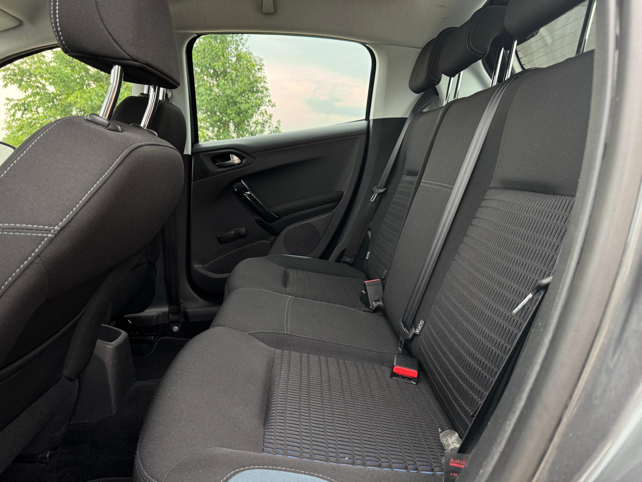 Peugeot-208