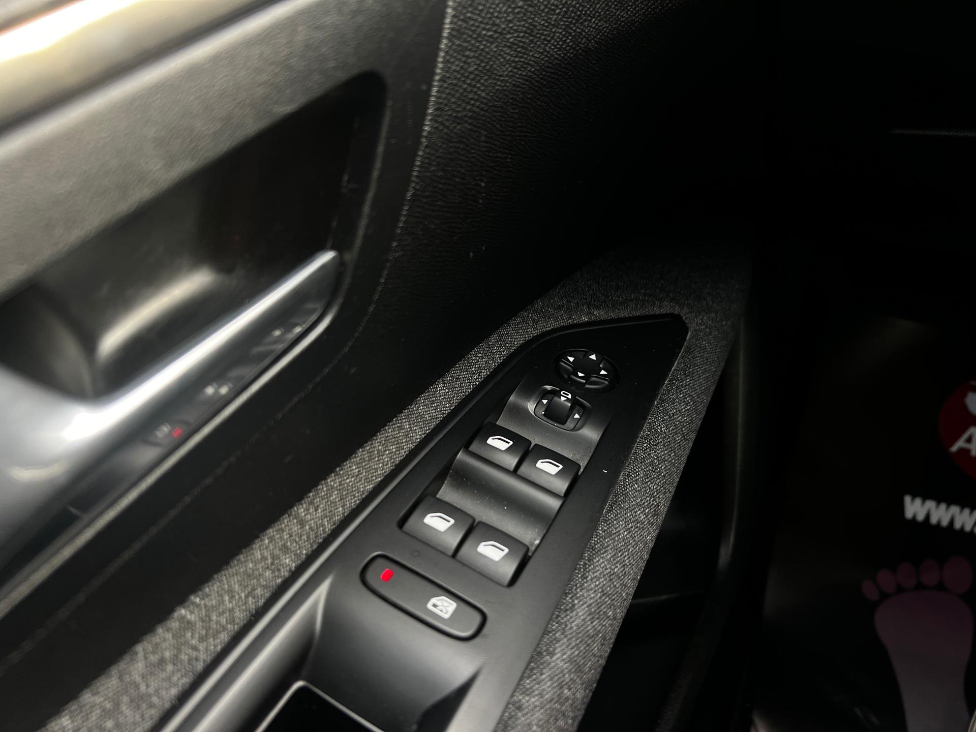 Peugeot-3008