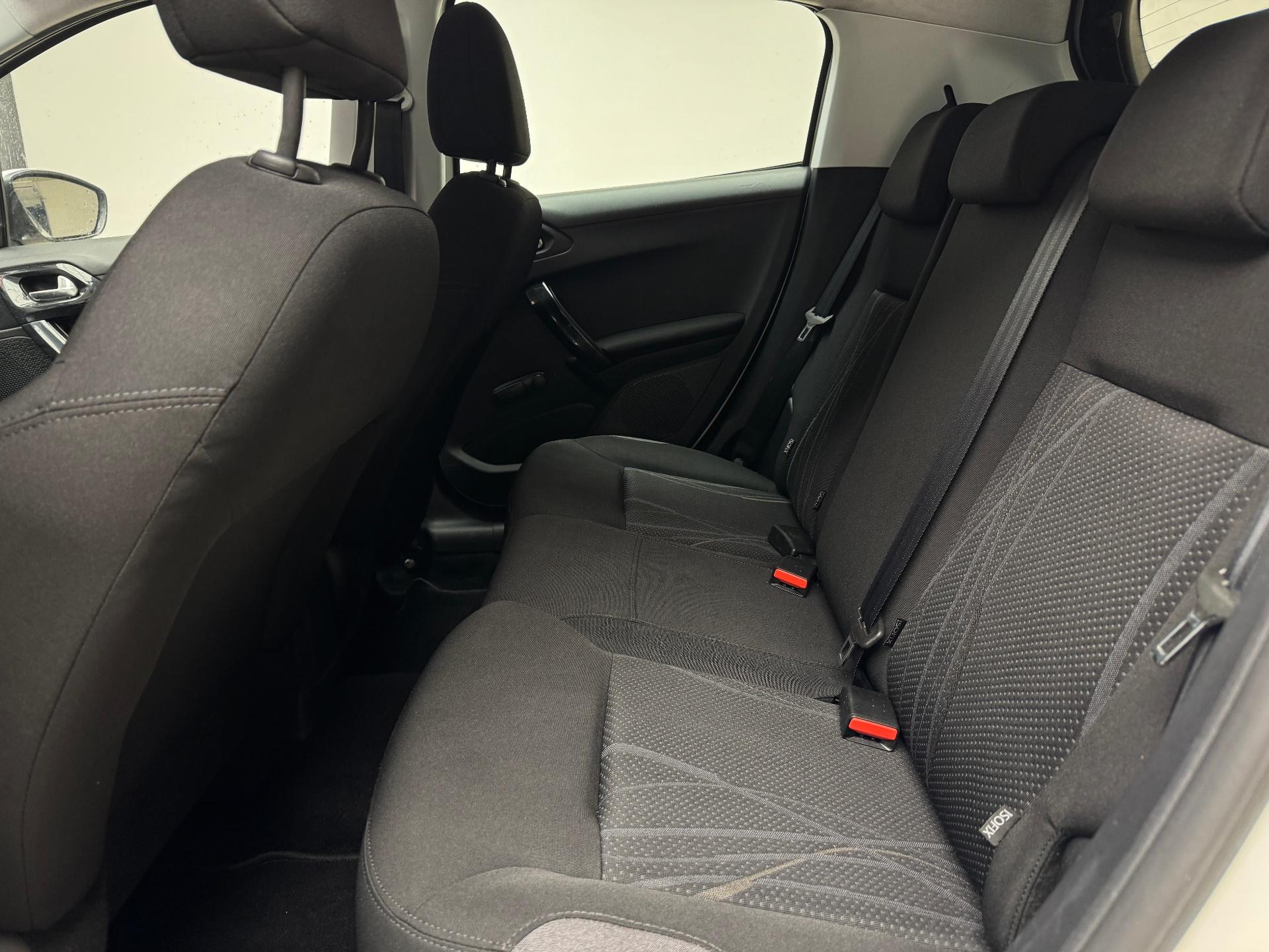 Peugeot-208