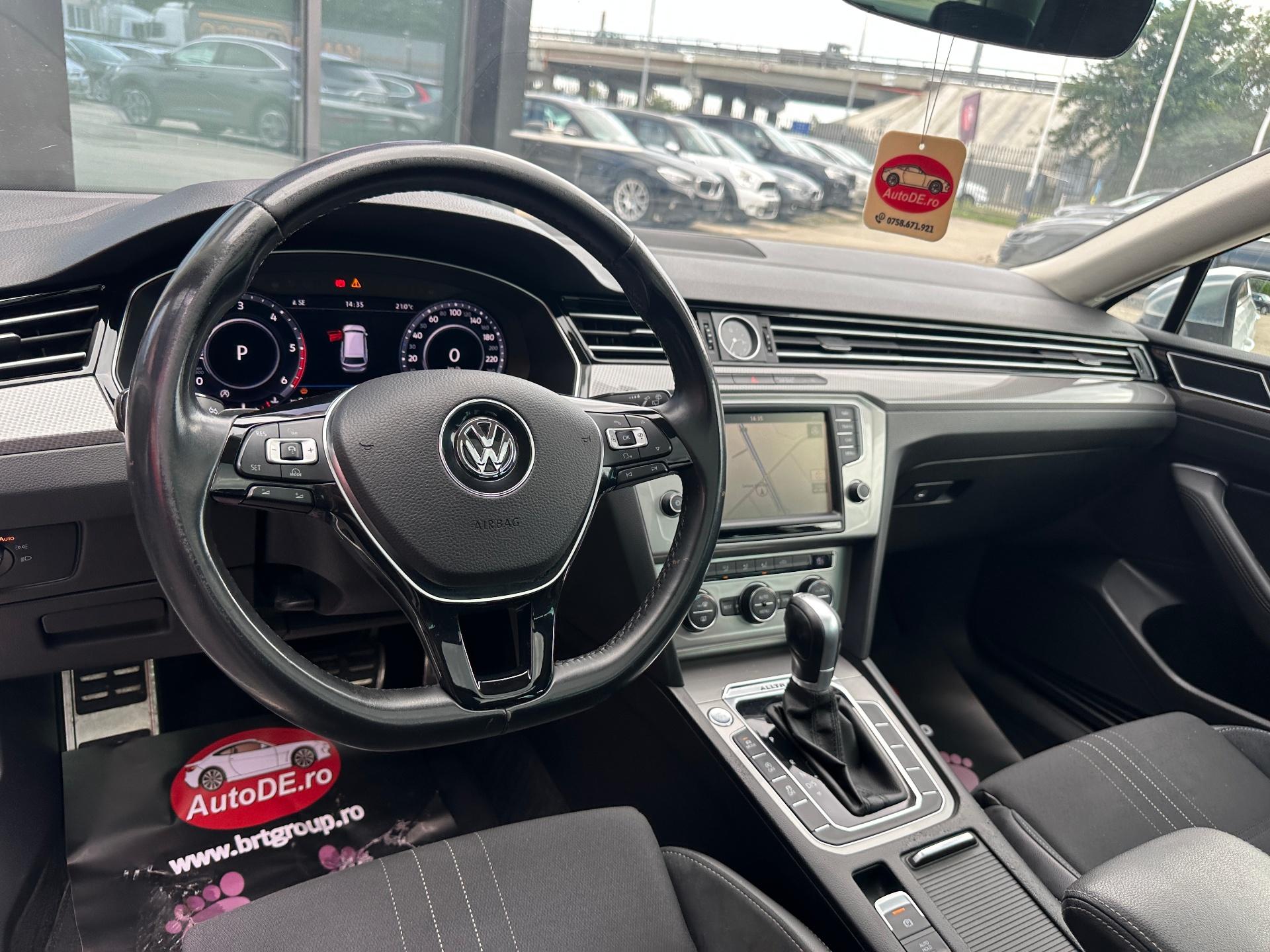 Volkswagen-Passat Alltrack