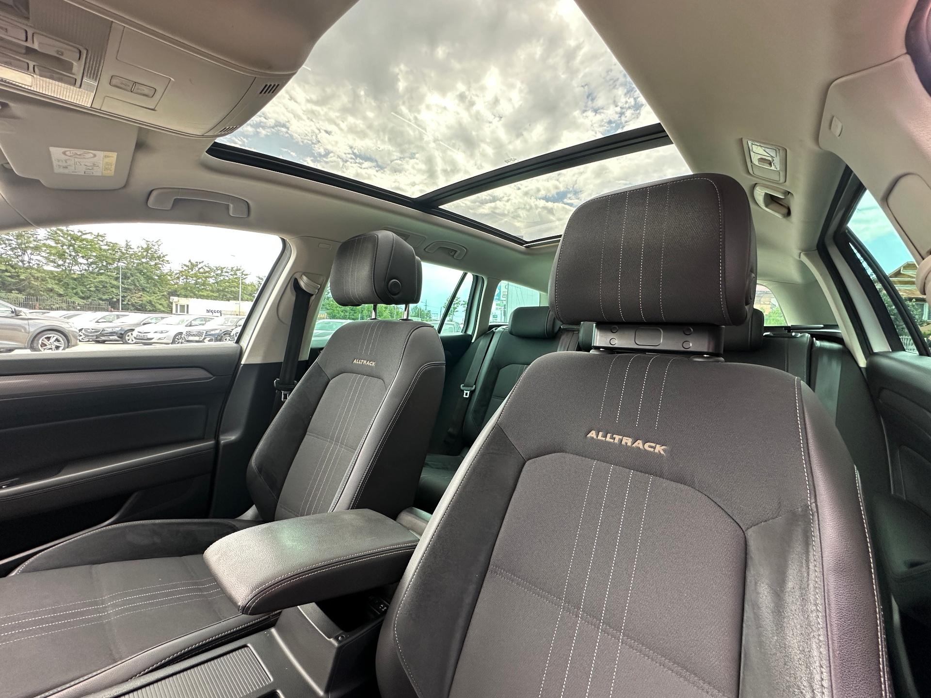 Volkswagen-Passat Alltrack