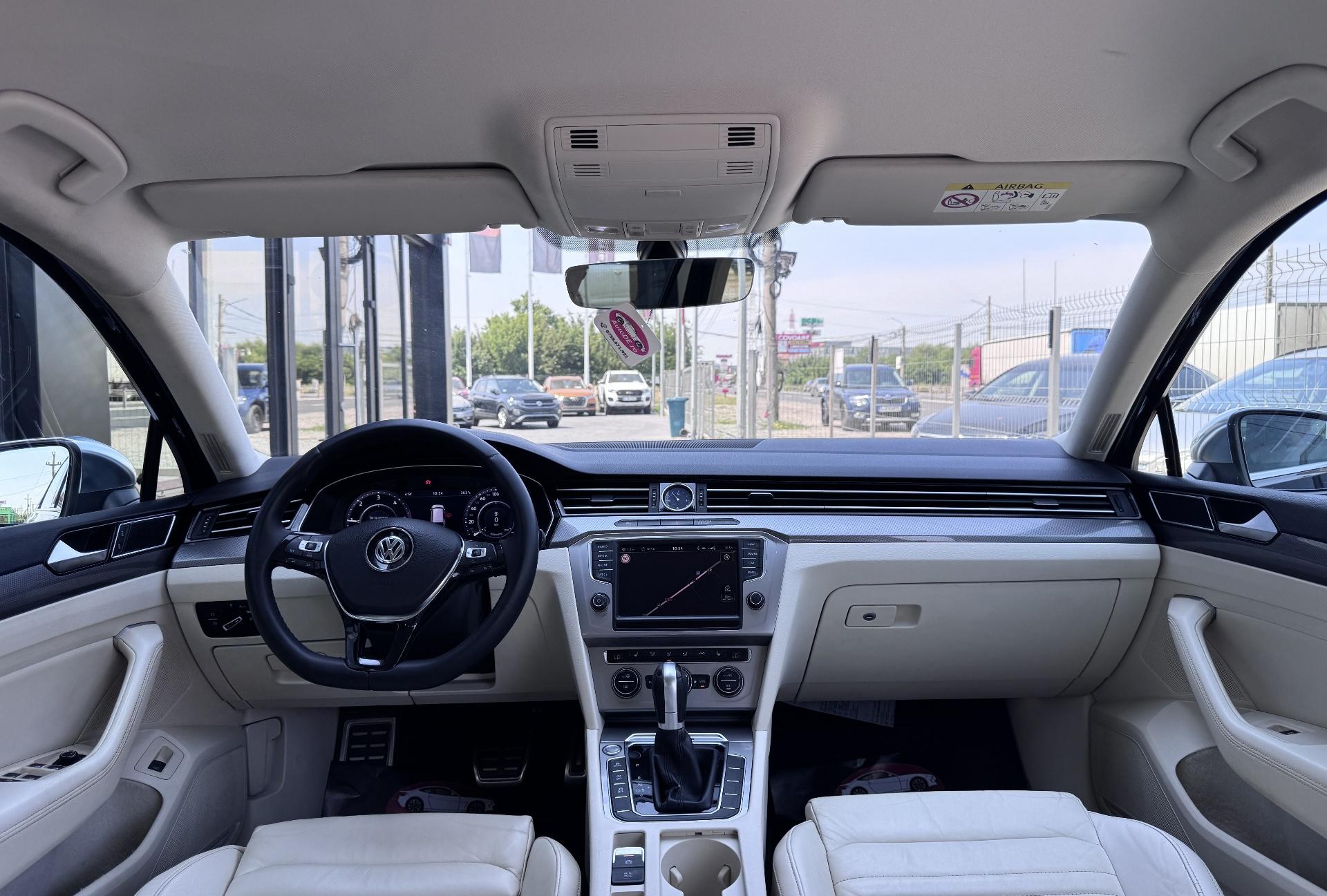 Volkswagen-Passat Alltrack