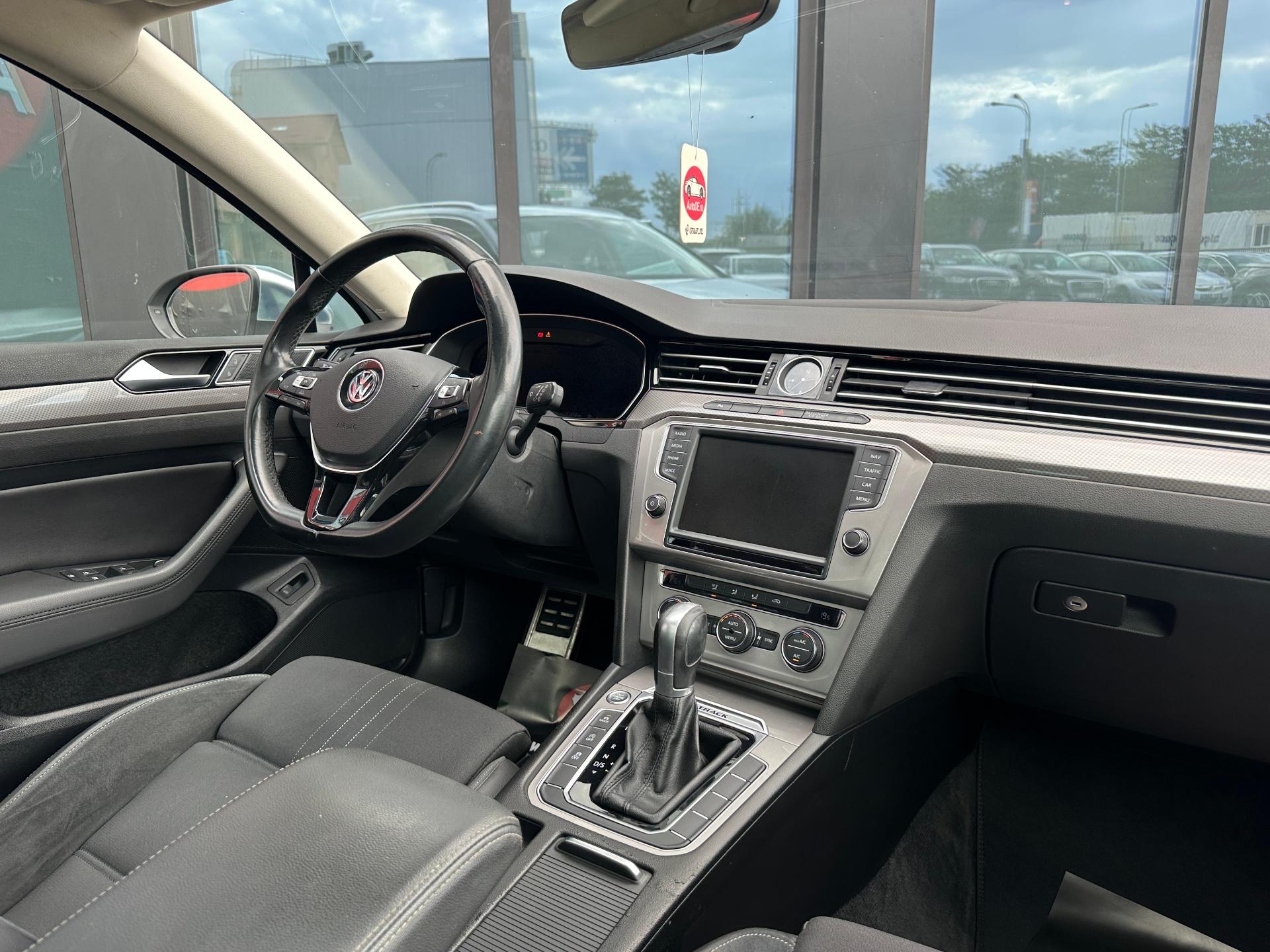 Volkswagen-Passat Alltrack