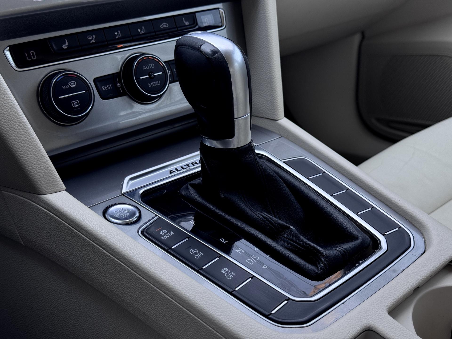 Volkswagen-Passat Alltrack