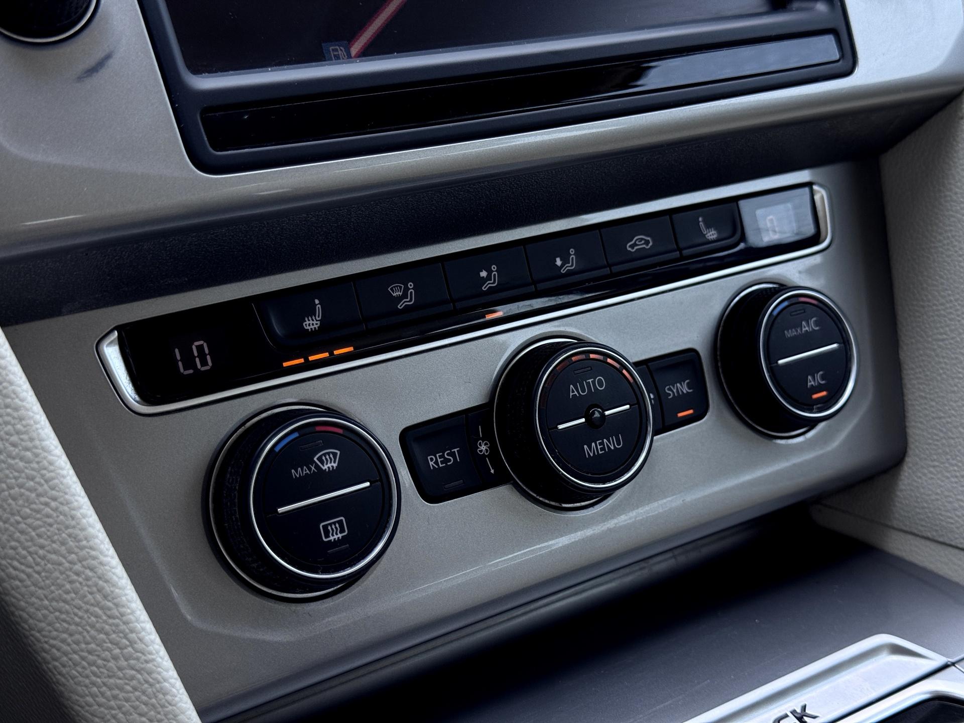 Volkswagen-Passat Alltrack