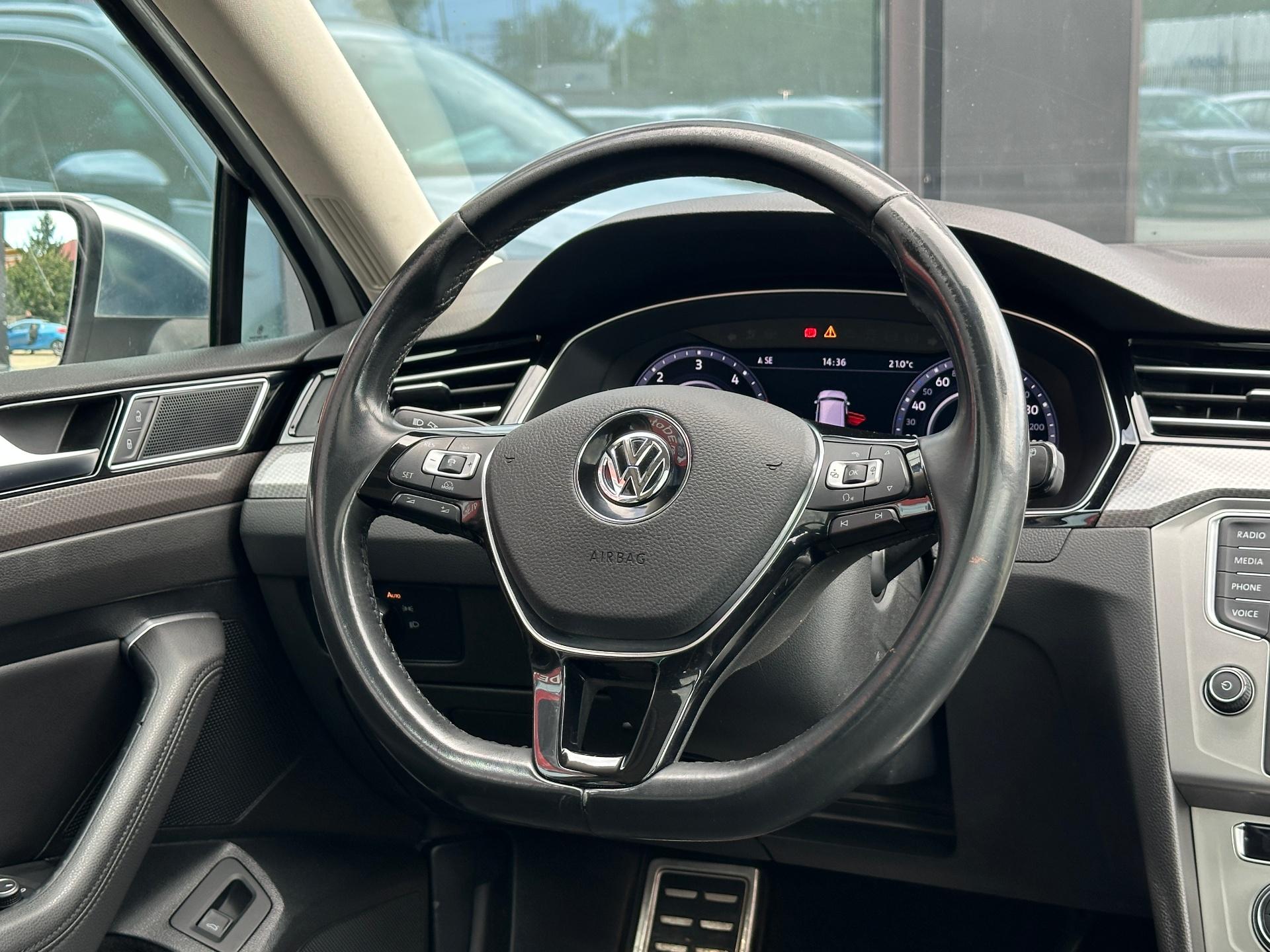Volkswagen-Passat Alltrack