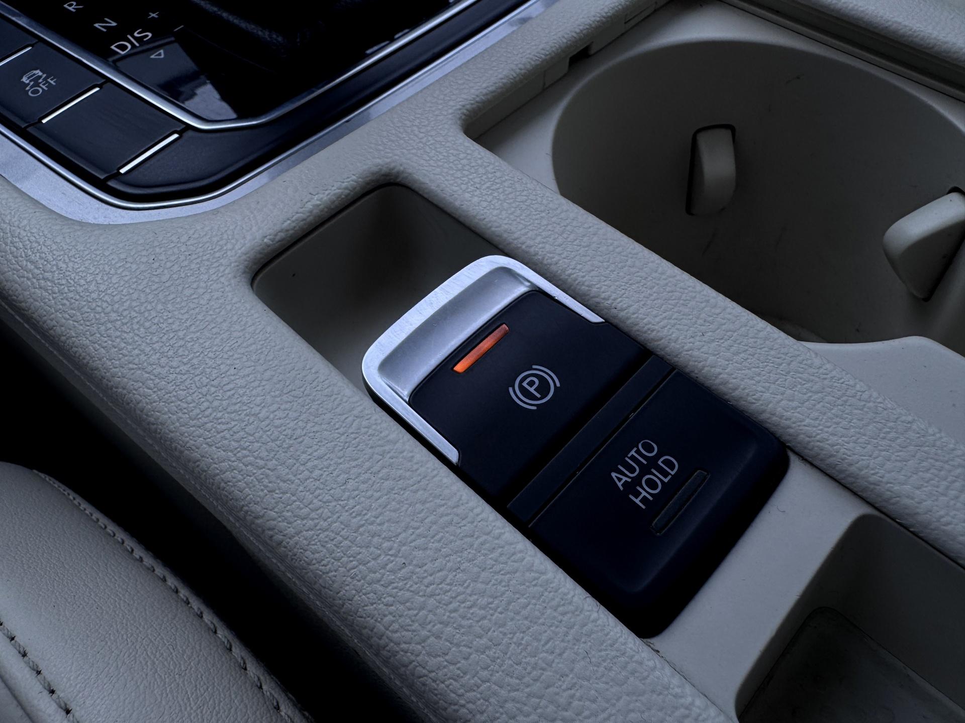 Volkswagen-Passat Alltrack
