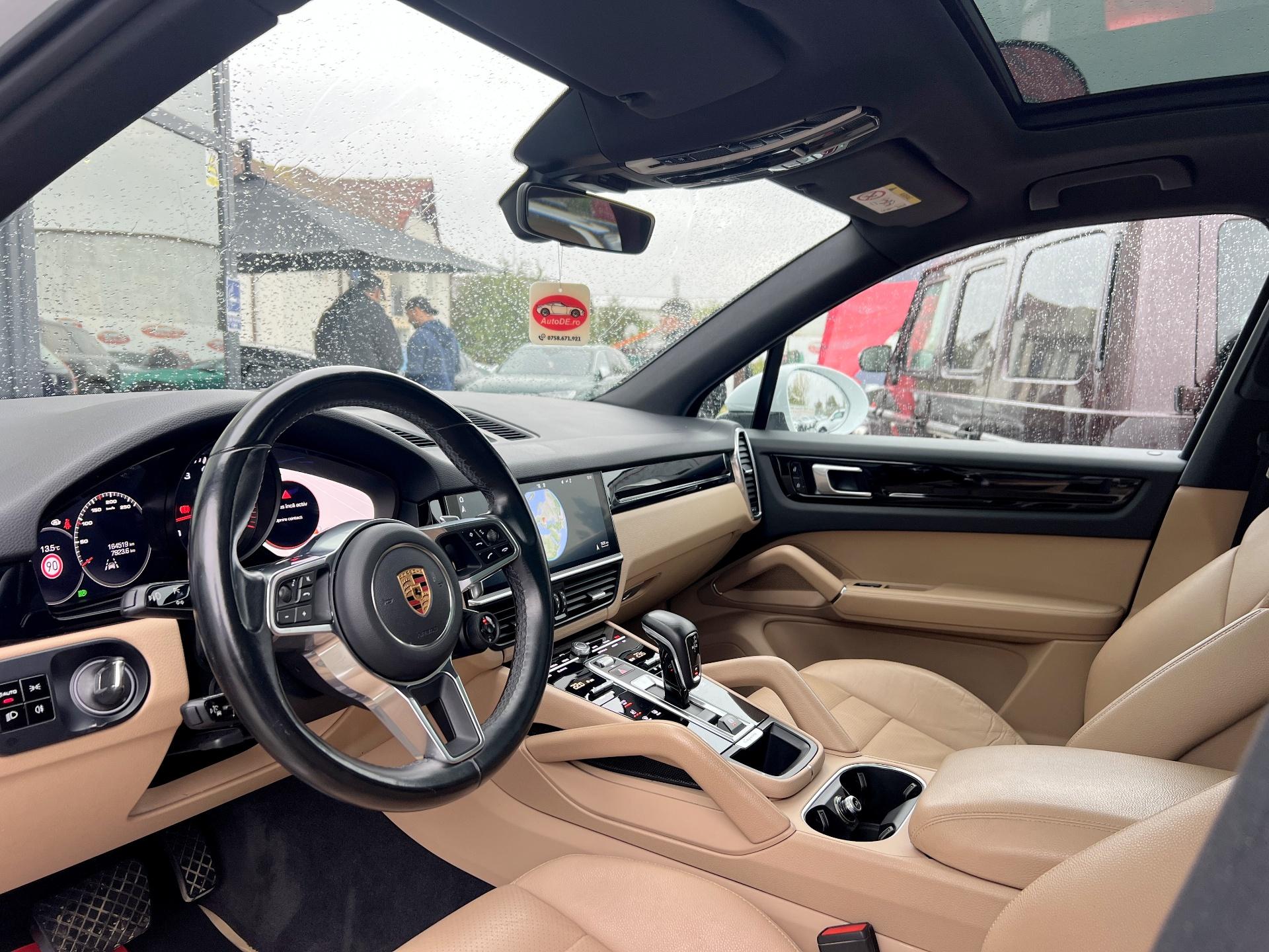Porsche-Cayenne