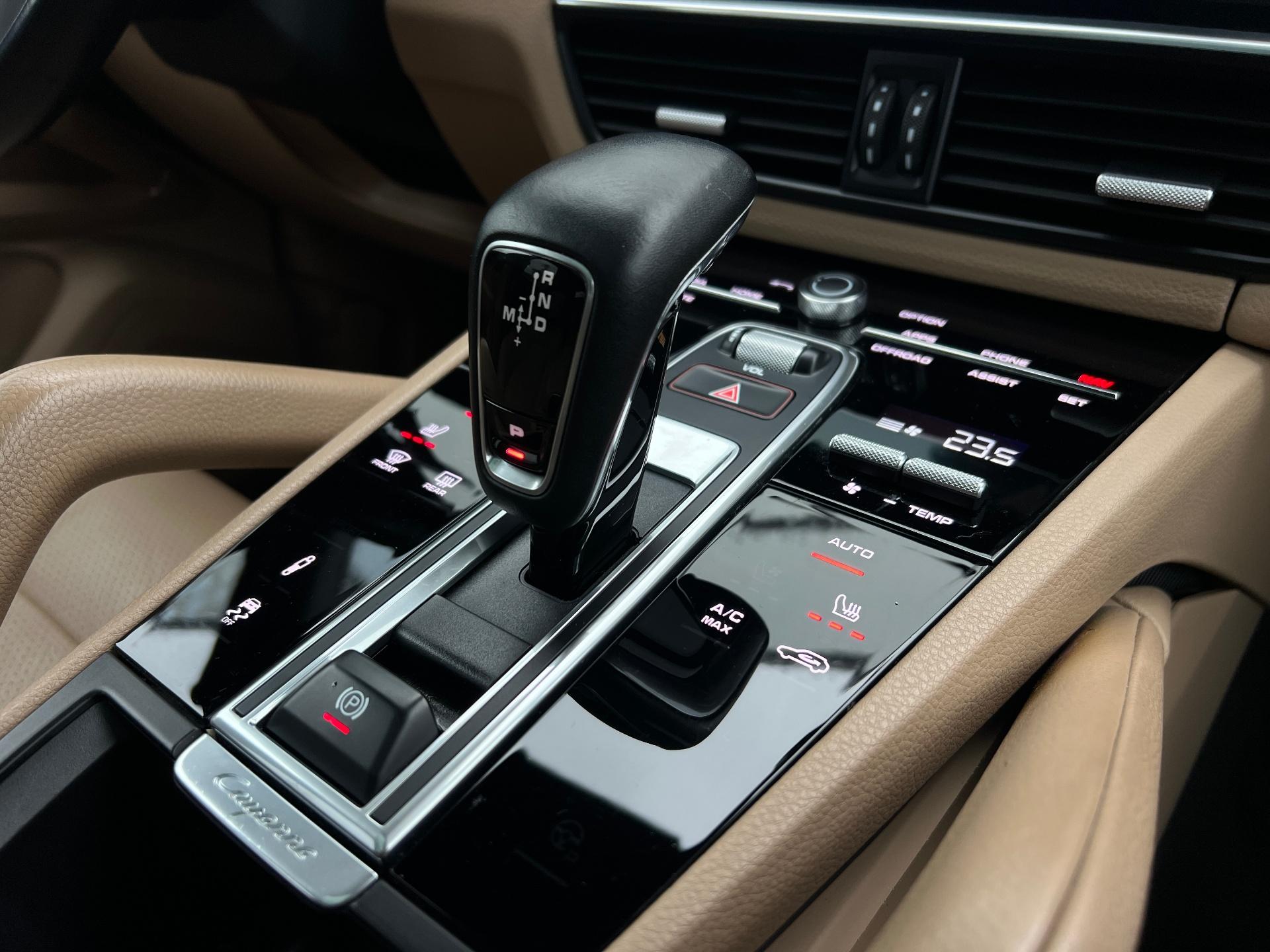 Porsche-Cayenne