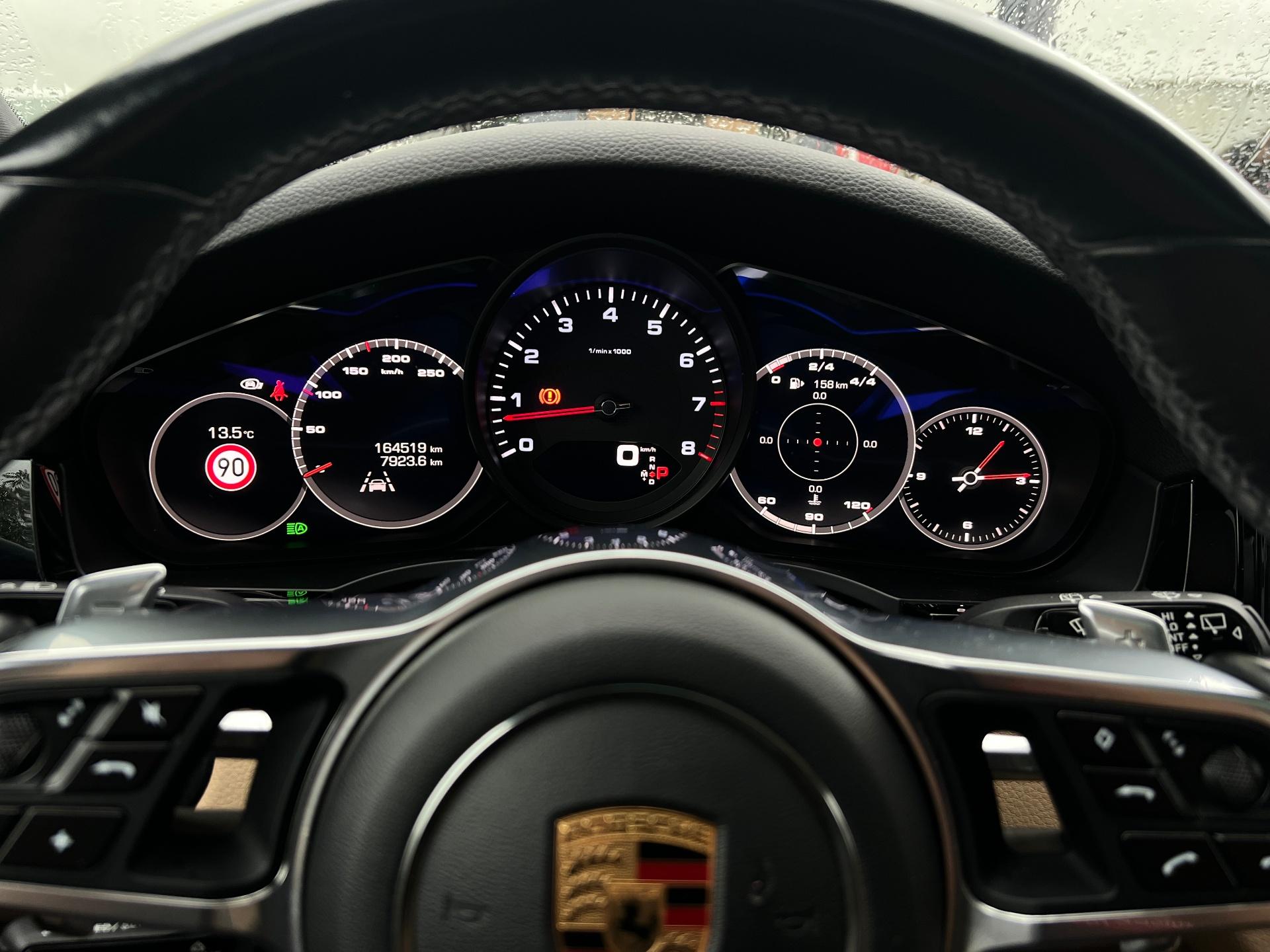 Porsche-Cayenne