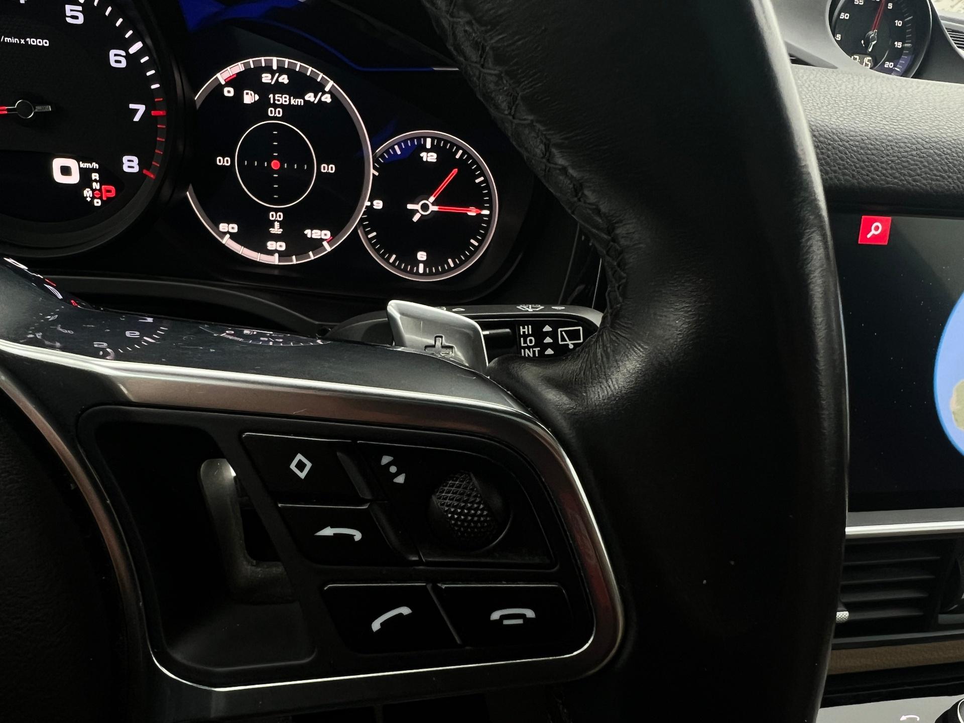 Porsche-Cayenne