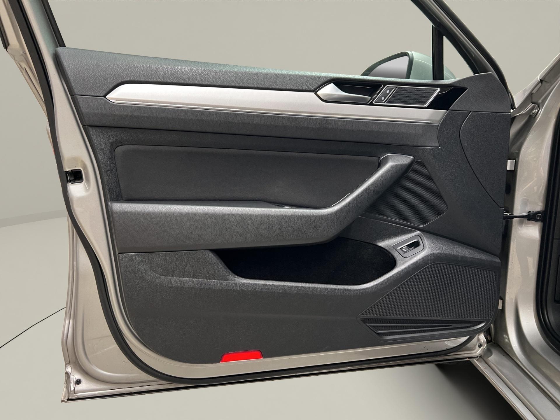 Volkswagen Passat 2016 - imagine 18