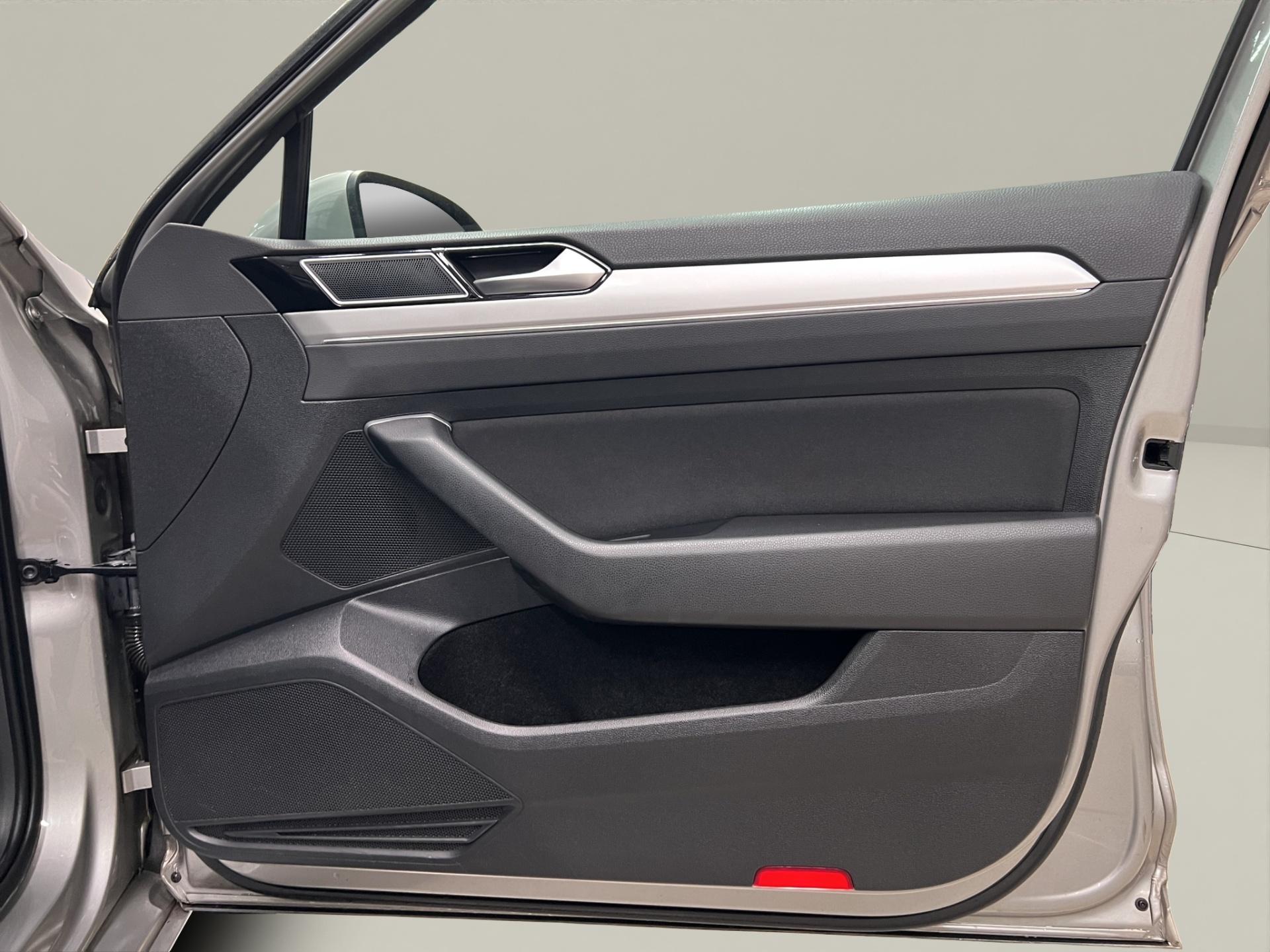 Volkswagen Passat 2016 - imagine 20